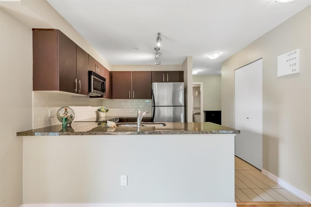 206 - 7339 Macpherson Avenue, Burnaby, V5J 0B1 — photo 5