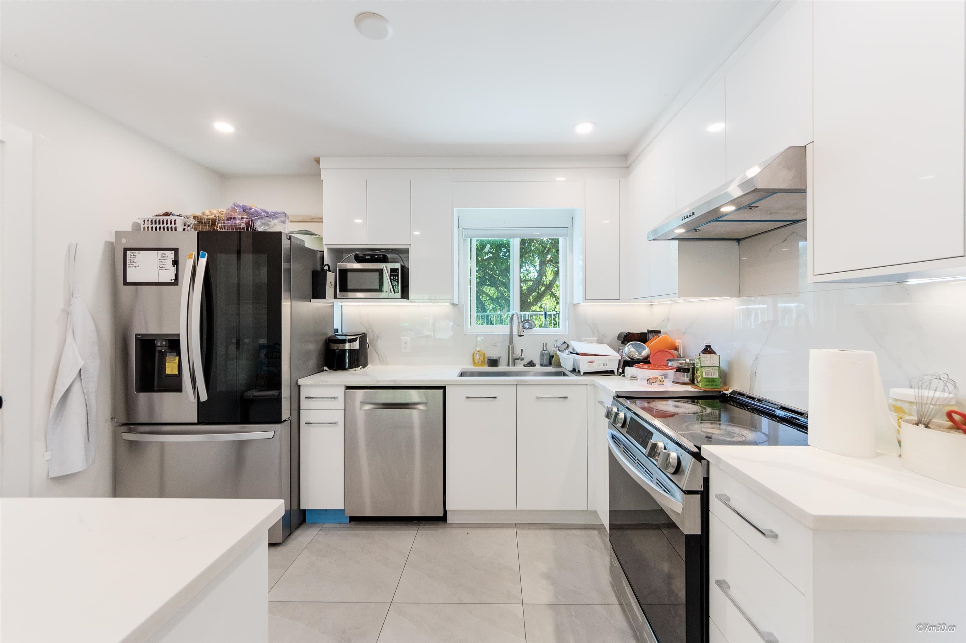 10021 Helen Drive, Surrey, V3V 3B3 — photo 3