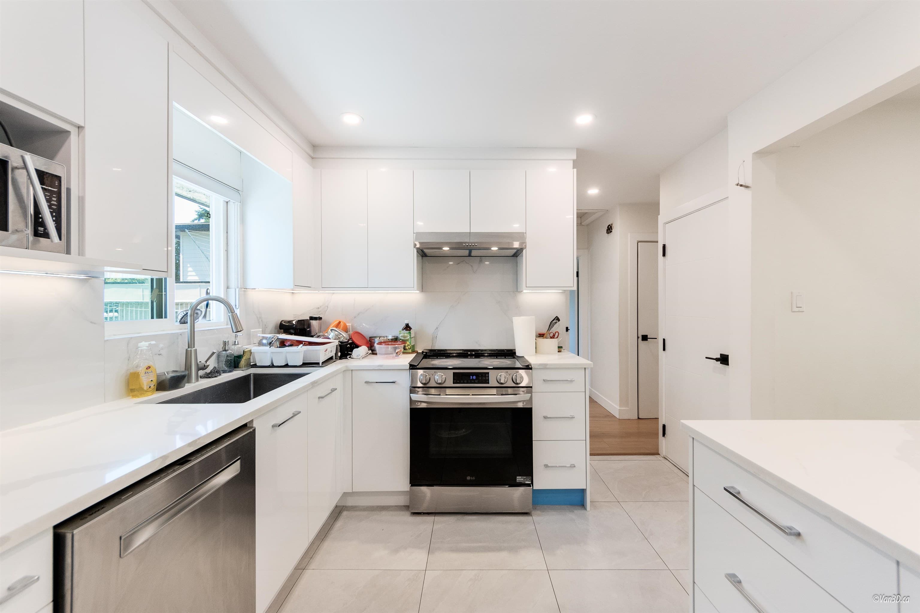 10021 Helen Drive, Surrey, V3V 3B3 — photo 4