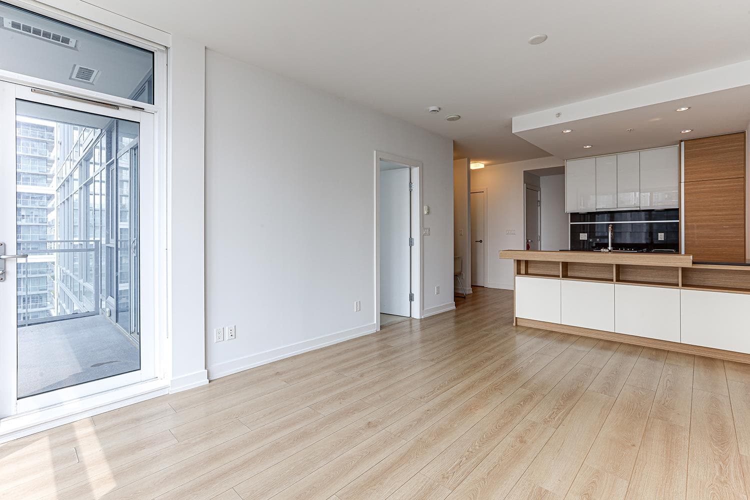 1710 - 4688 Kingsway, Burnaby, V5H 0E9 — photo 2
