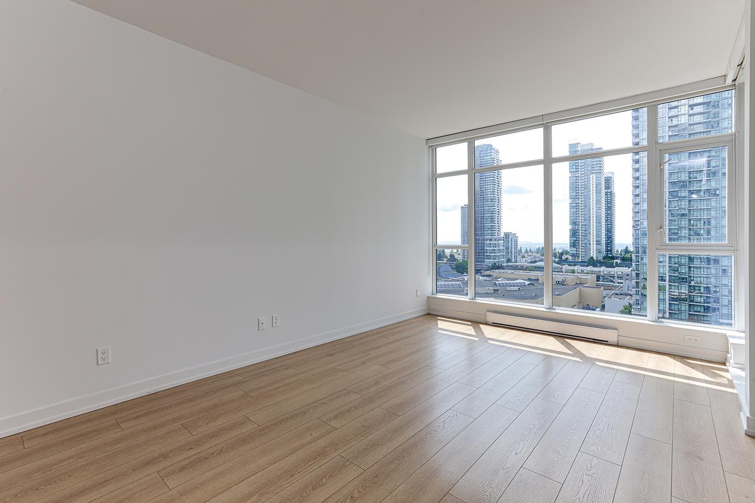 1710 - 4688 Kingsway, Burnaby, V5H 0E9 — photo 1