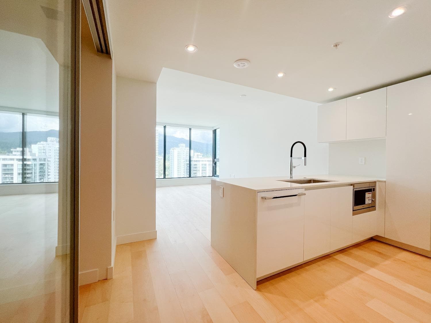 1108 - 135 13th Street, North Vancouver, V7L 0J8 — photo 3