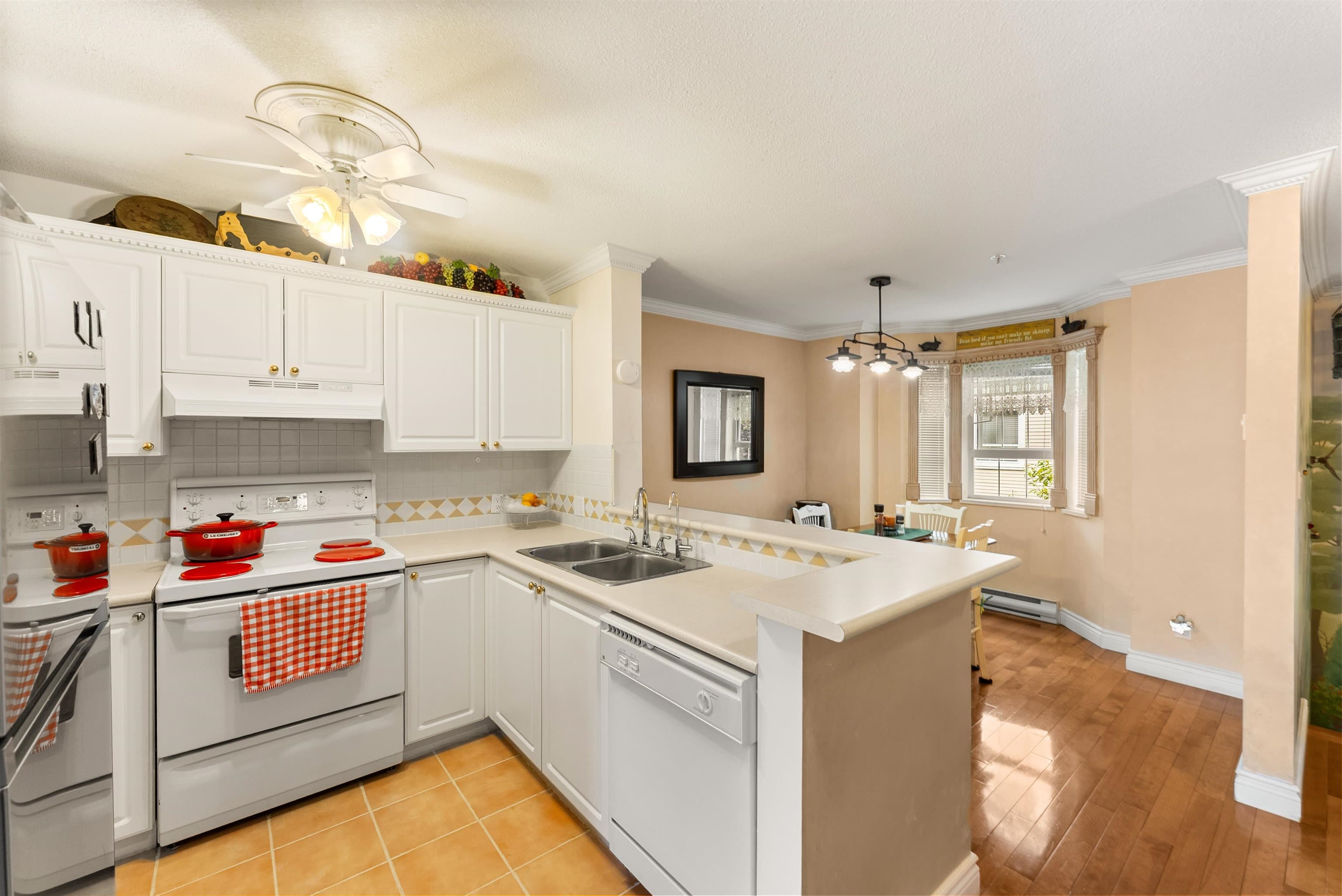 302 - 15258 105 Avenue, Surrey, V3R 0W8 — photo 2