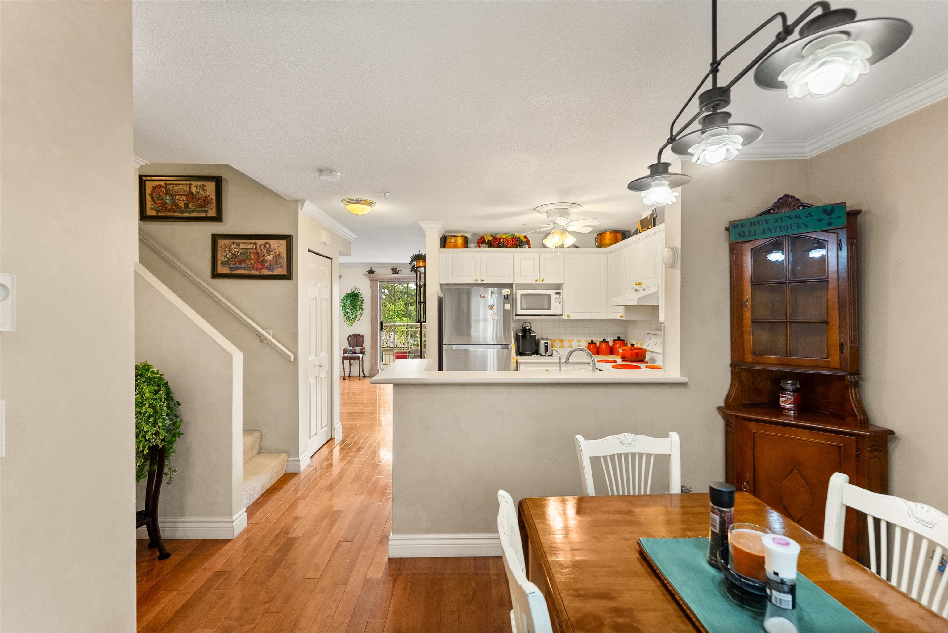 302 - 15258 105 Avenue, Surrey, V3R 0W8 — photo 3