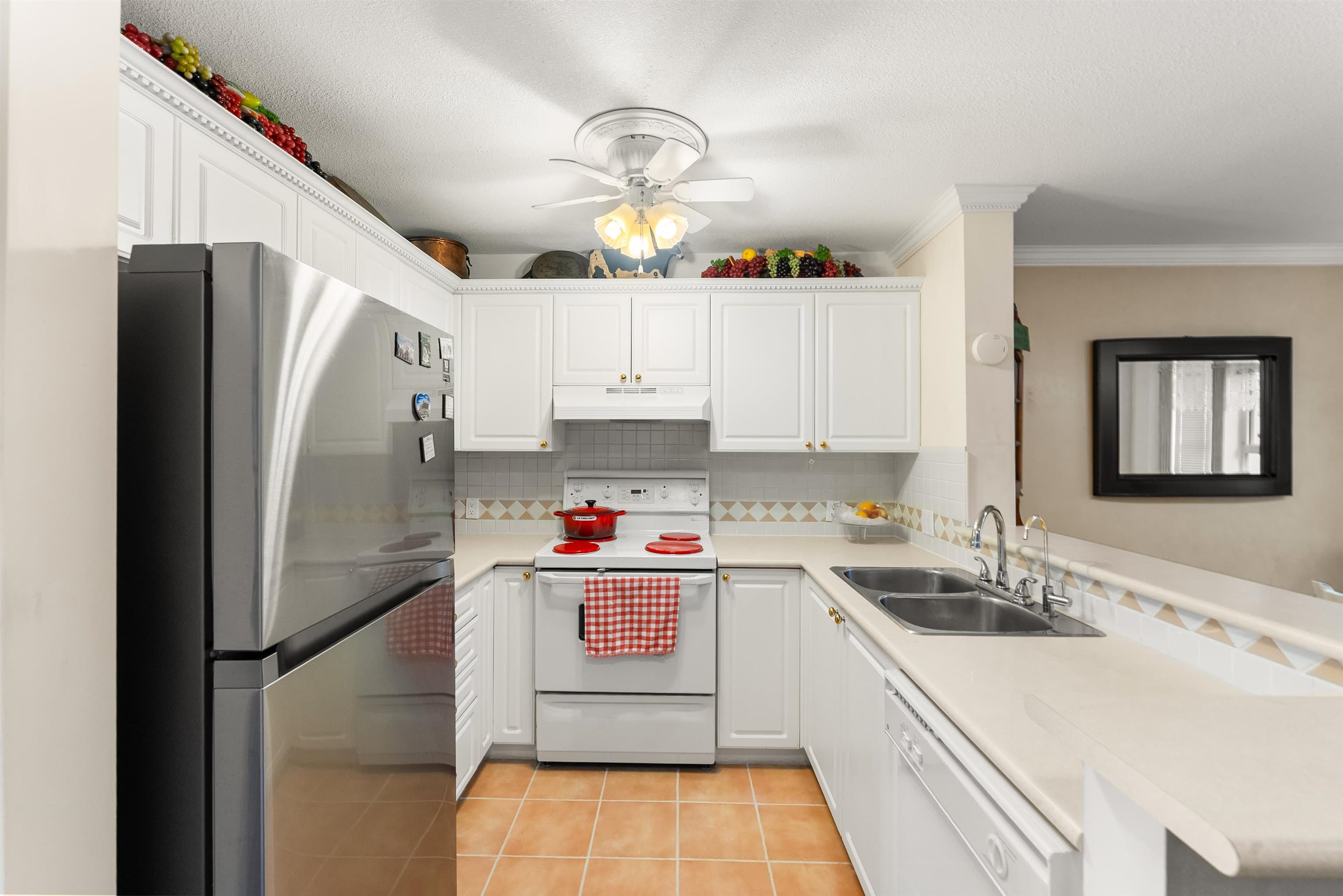 302 - 15258 105 Avenue, Surrey, V3R 0W8 — photo 1