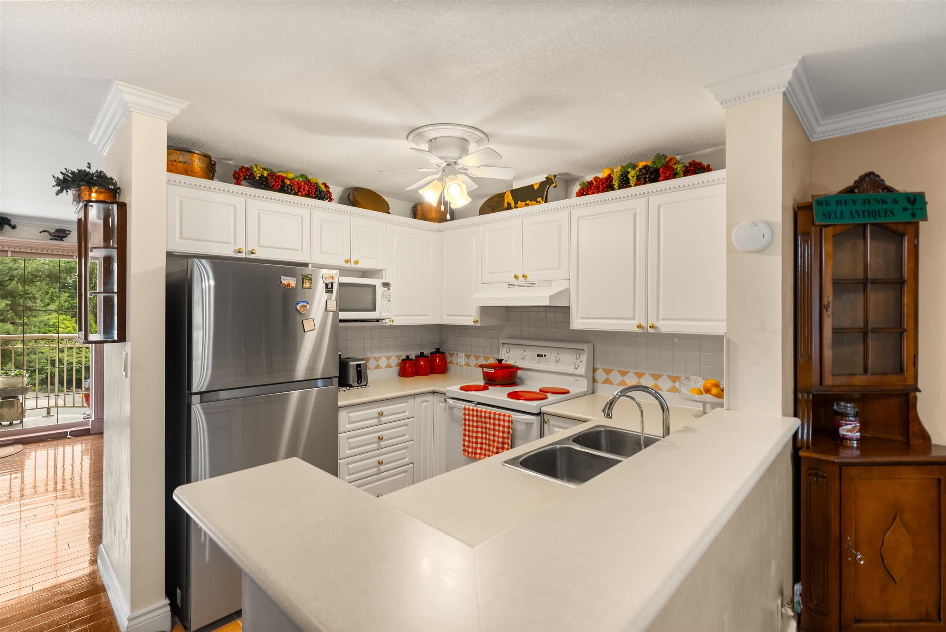302 - 15258 105 Avenue, Surrey, V3R 0W8 — photo 4