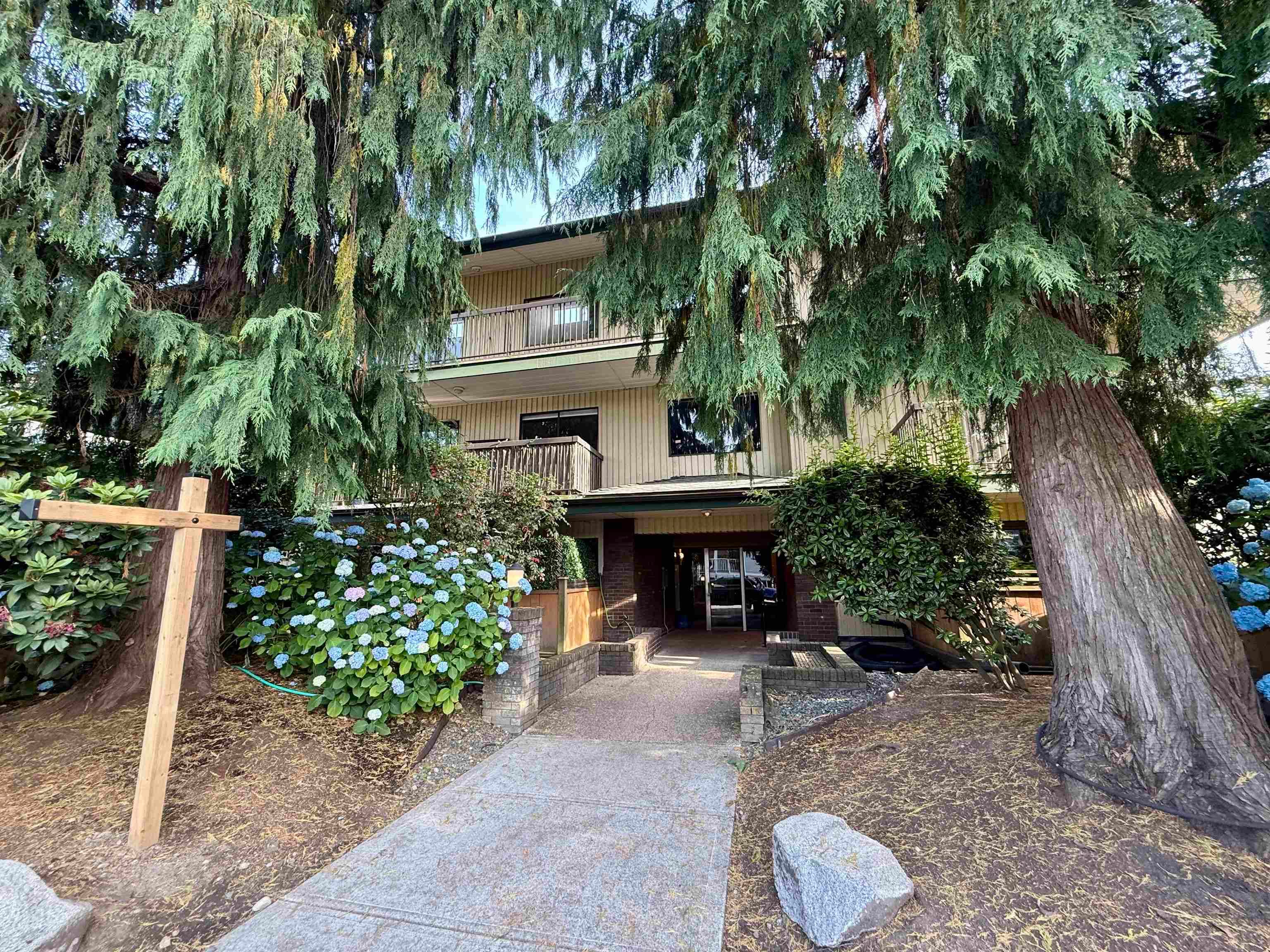 206 - 1622 Frances Street, Vancouver, V5L 1Z4 — photo 1