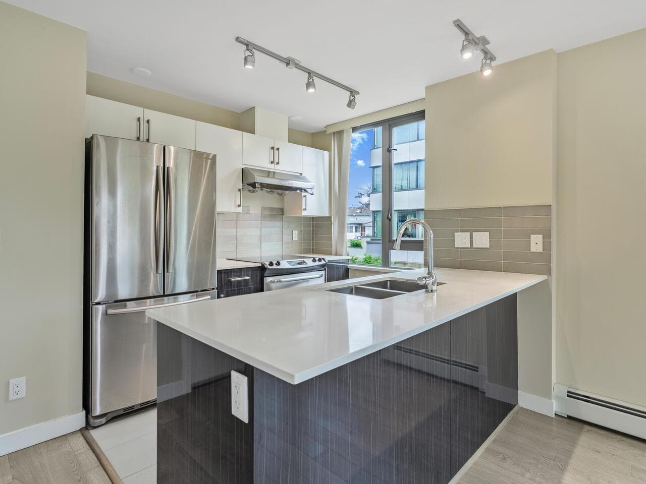216 - 2689 Kingsway, Vancouver, V5R 0C3 — photo 2