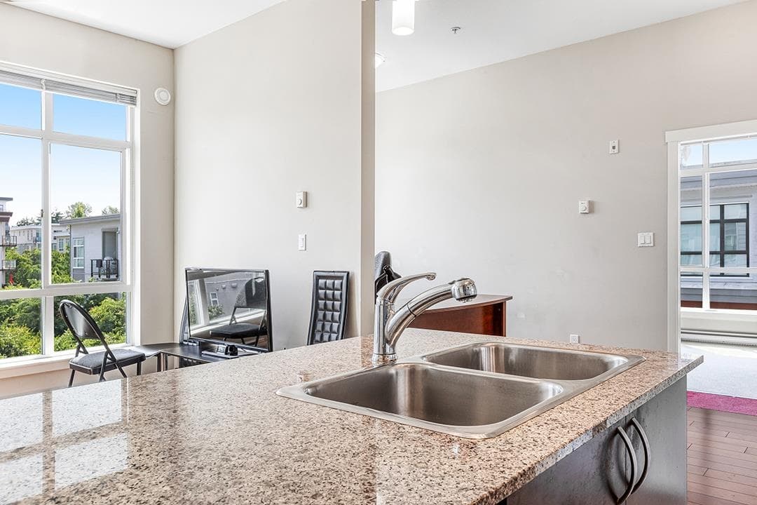521 - 13728 108 Avenue, Surrey, V3T 0G2 — photo 4