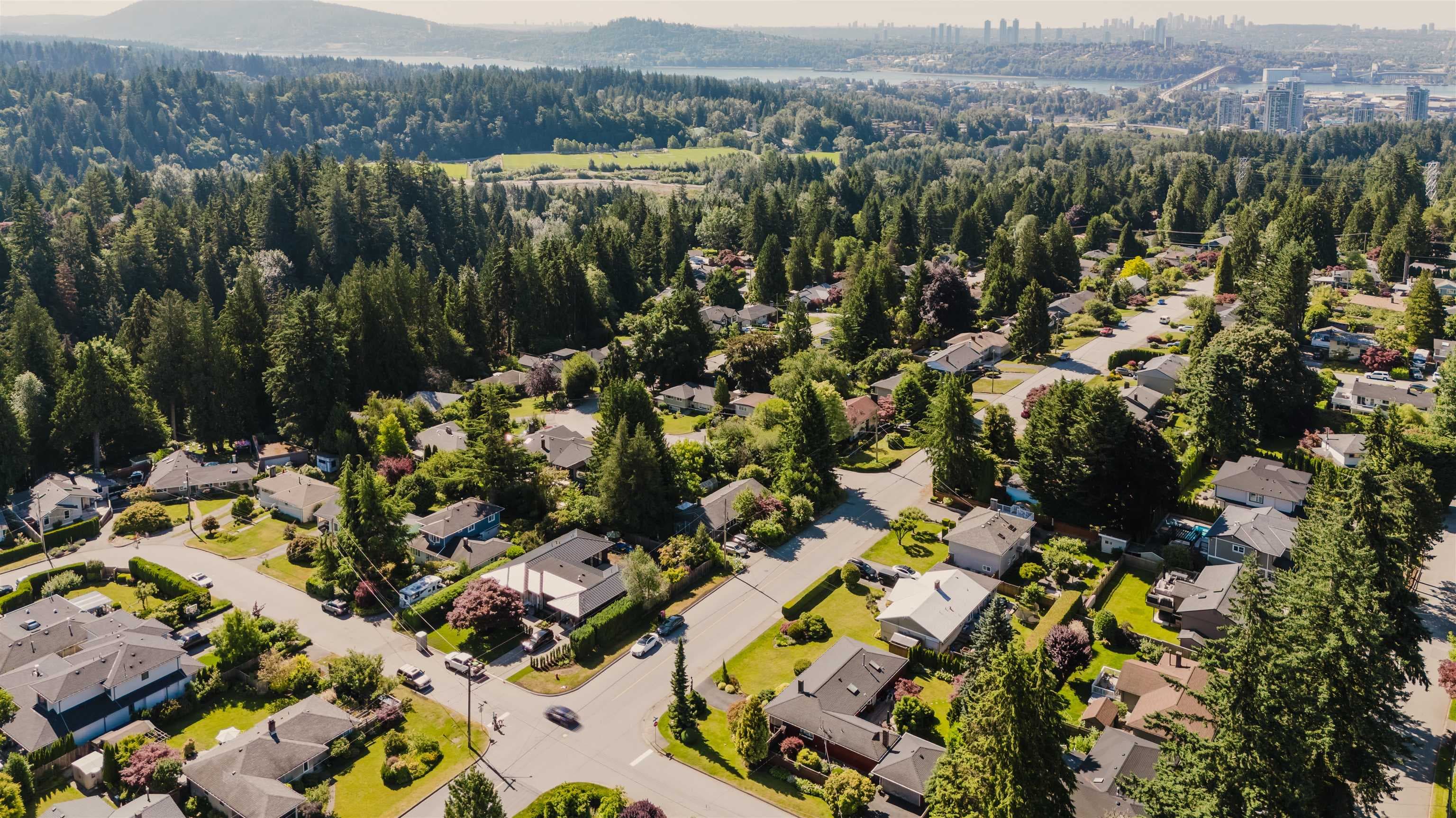 2302 Viewlynn Drive, North Vancouver, V7J 2X1 — photo 3