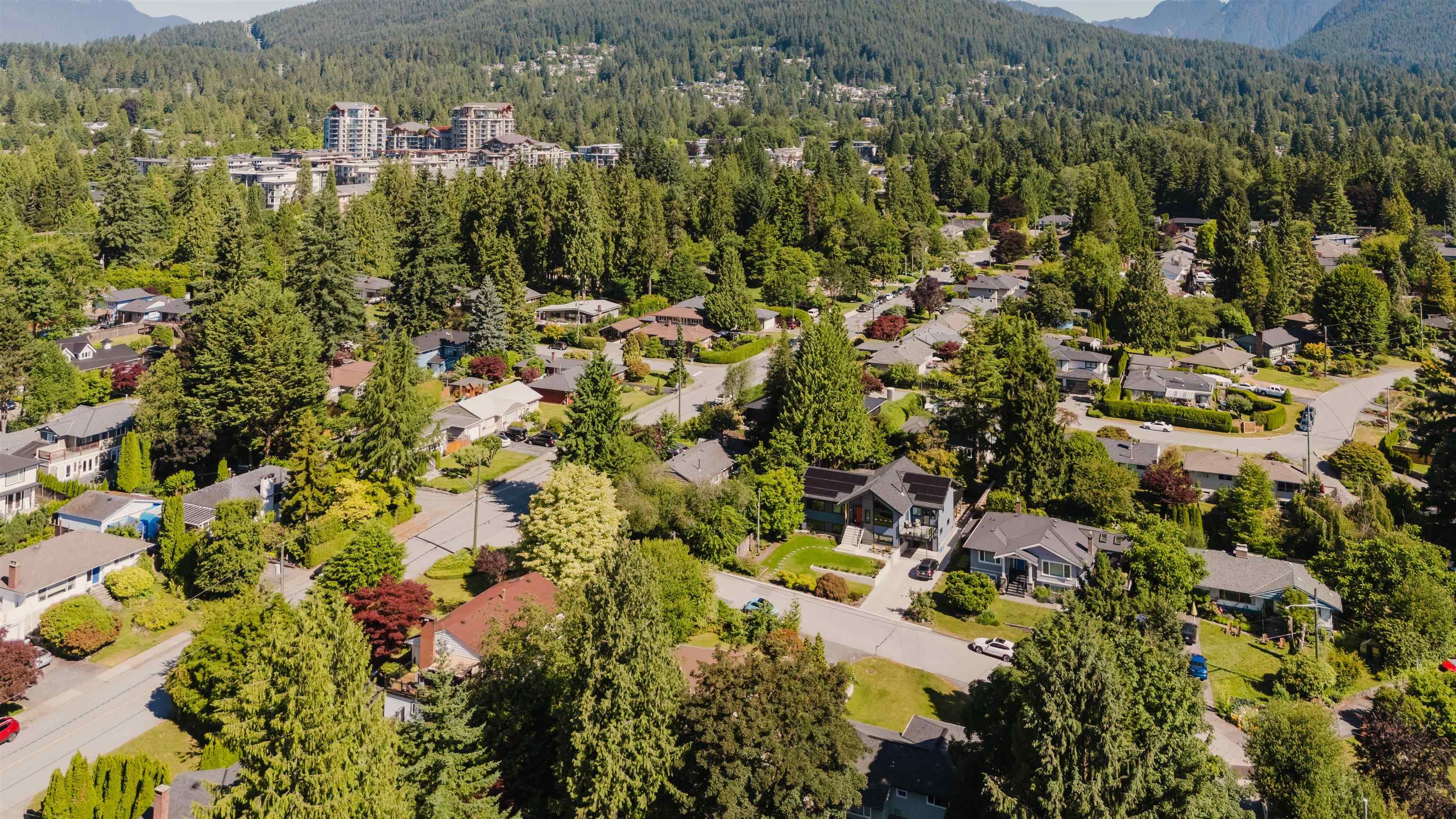 2302 Viewlynn Drive, North Vancouver, V7J 2X1 — photo 4