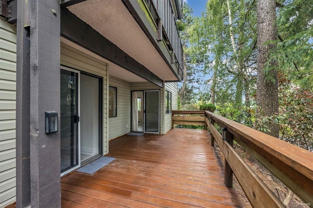 102 - 1555 Fir Street, White Rock, V4B 4B6 — photo 2