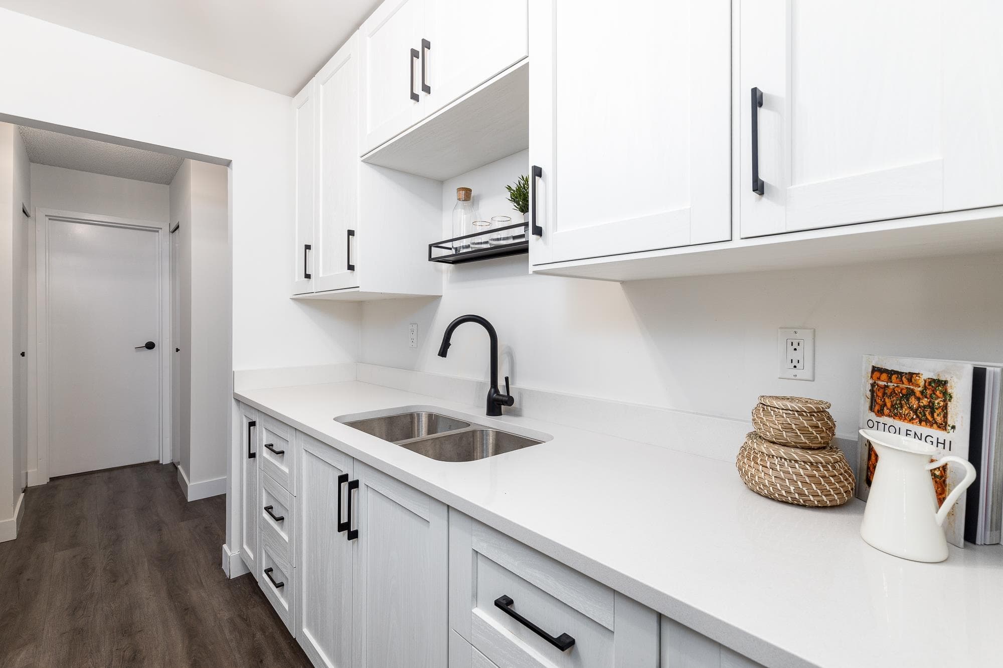 202 - 5700 200 Street, Langley, V3A 7S6 — photo 1