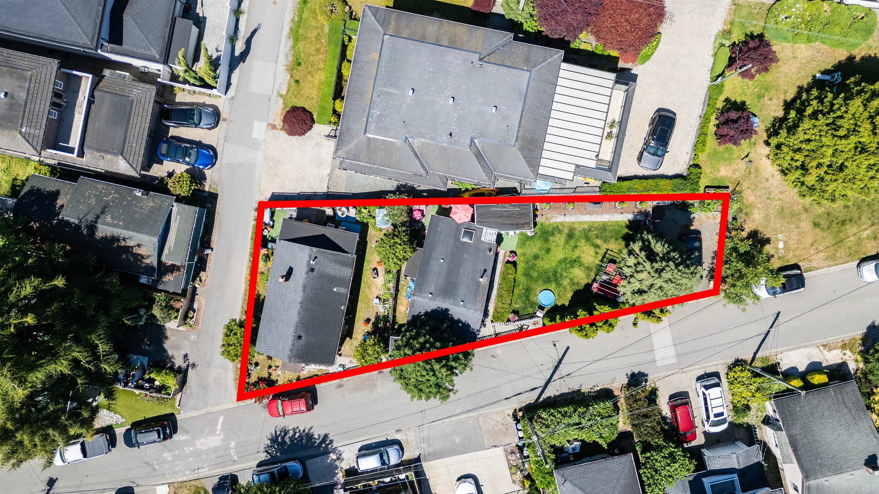 931 Finlay Street, White Rock, V4B 4K5 — photo 2