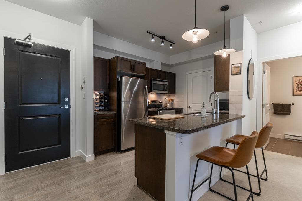 210 - 33898 Pine Street, Abbotsford, V2S 2P3 — photo 2