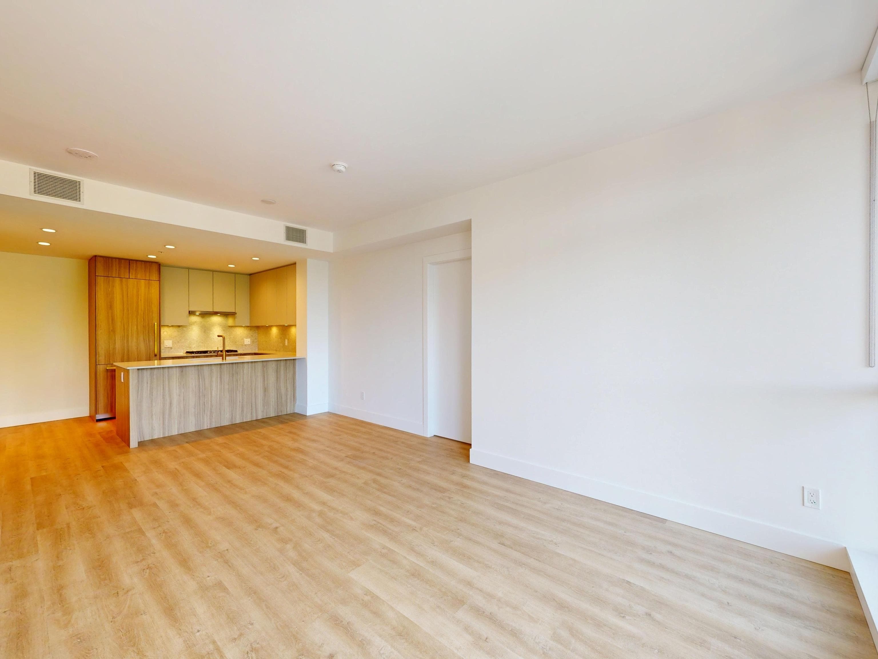 401 - 2385 Emery Court, North Vancouver, V7J 0G1 — photo 4