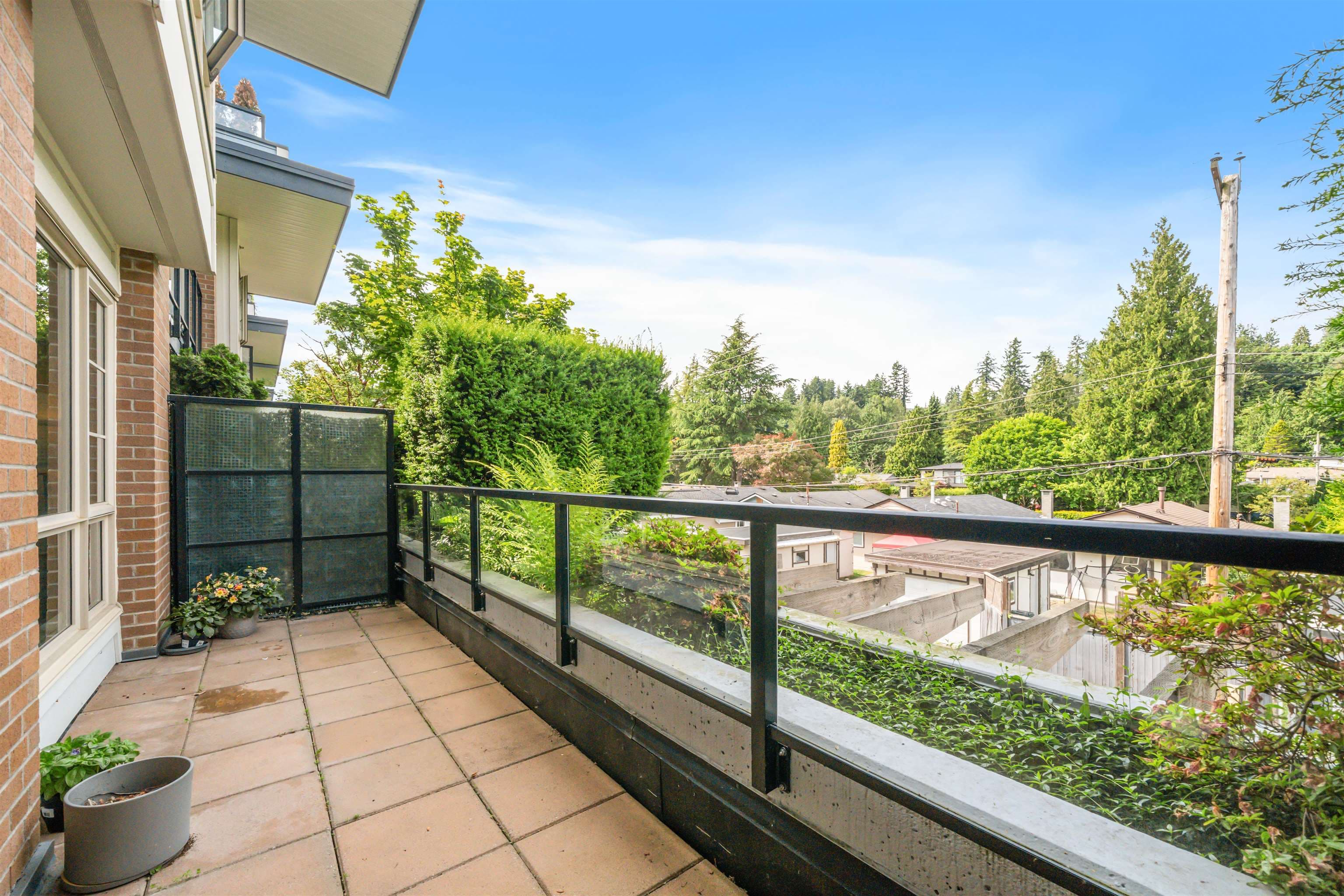 215 - 1330 Marine Drive, North Vancouver, V7P 1T4 — photo 5