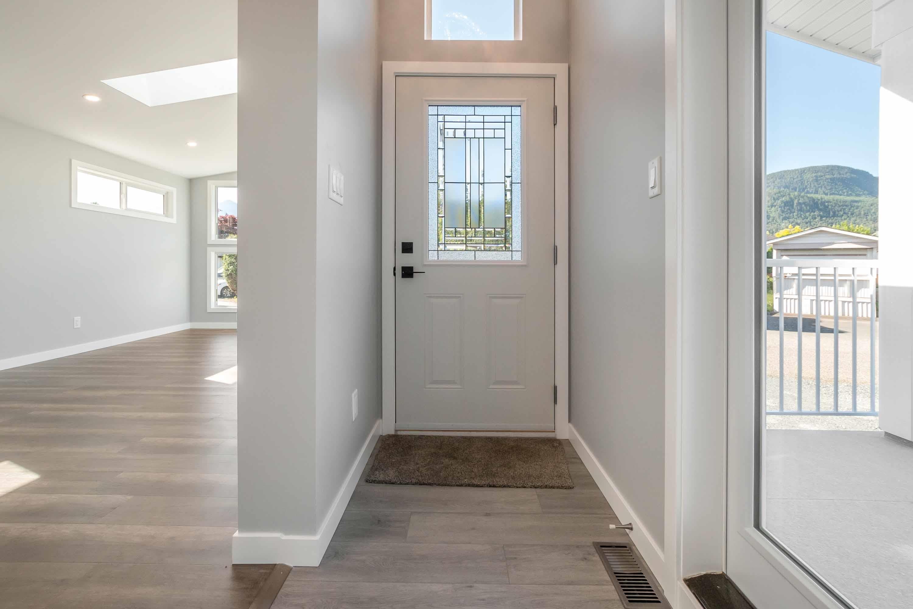 102 - 45640 Watson Road, Chilliwack, V2R 3R1 — photo 2