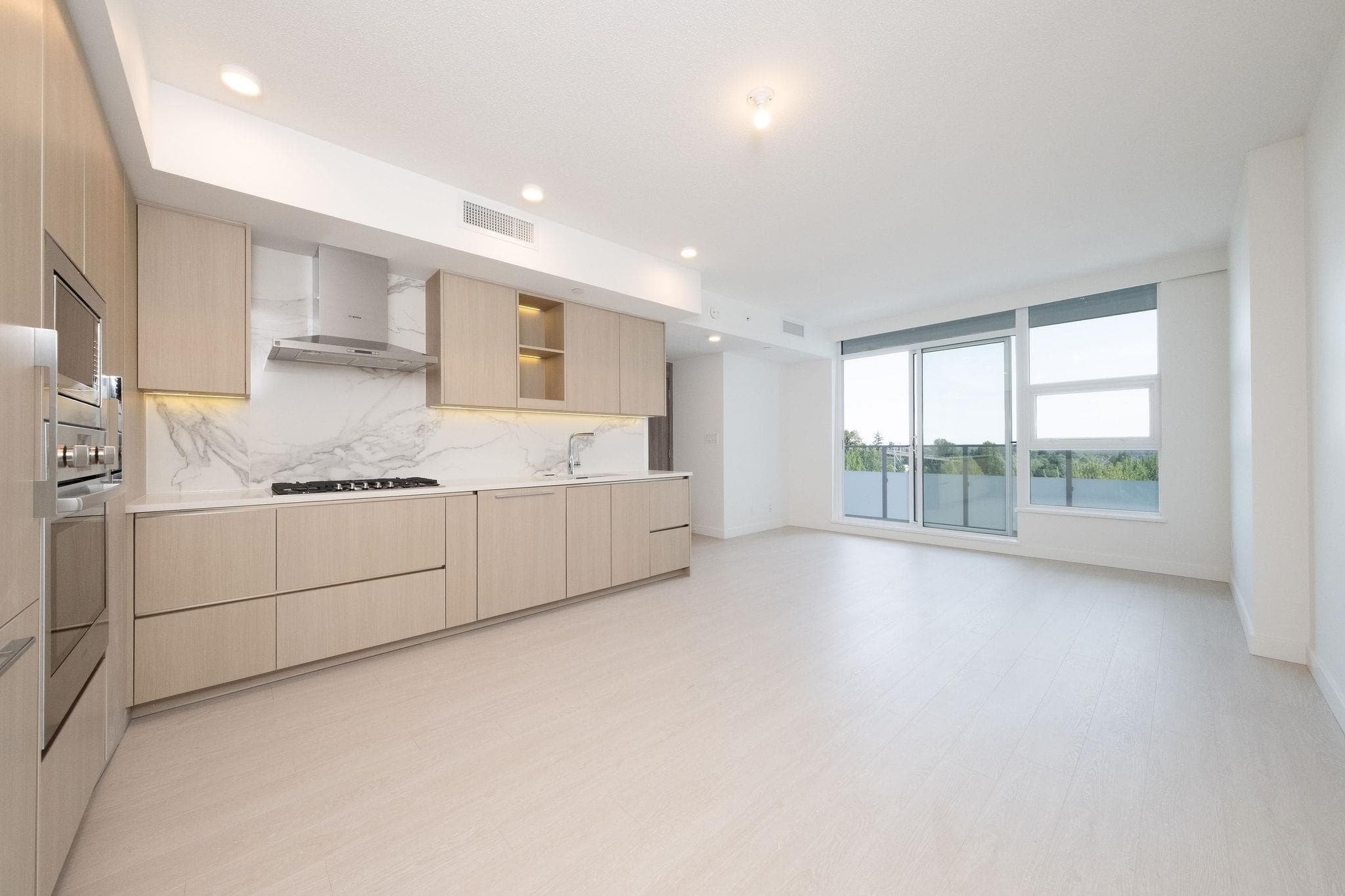 1104 - 13778 100 Avenue, Surrey, V3T 0V3 — photo 2