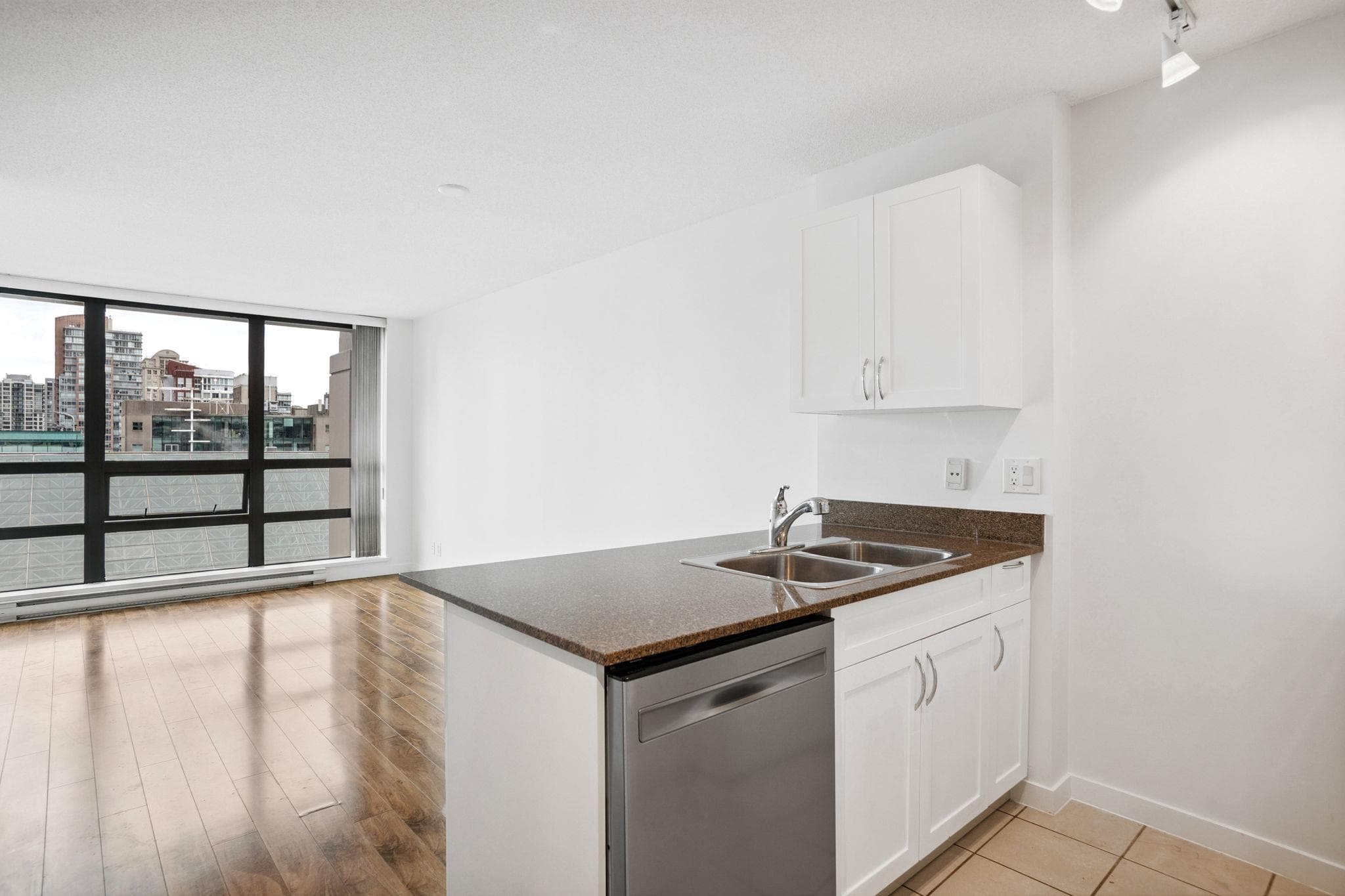 1233 - 933 Hornby Street, Vancouver, V6Z 3G4 — photo 2