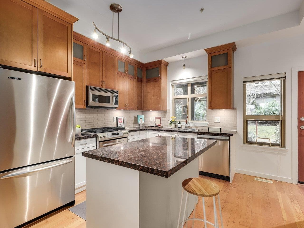 124 - 250 Salter Street, New Westminster, V3M 0B7 — photo 2