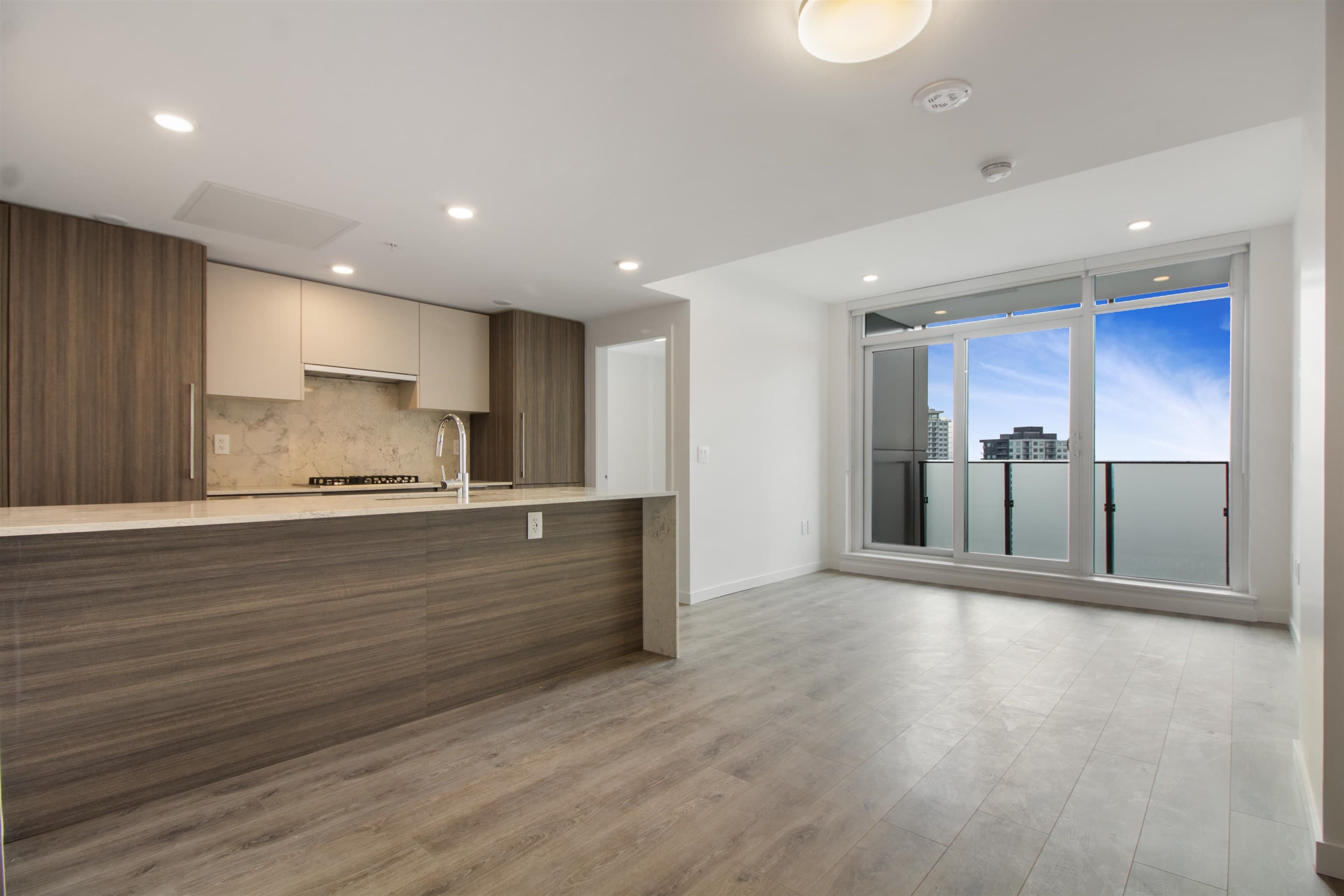 2502 - 10333 133 Street, Surrey, V3R 2H4 — photo 3