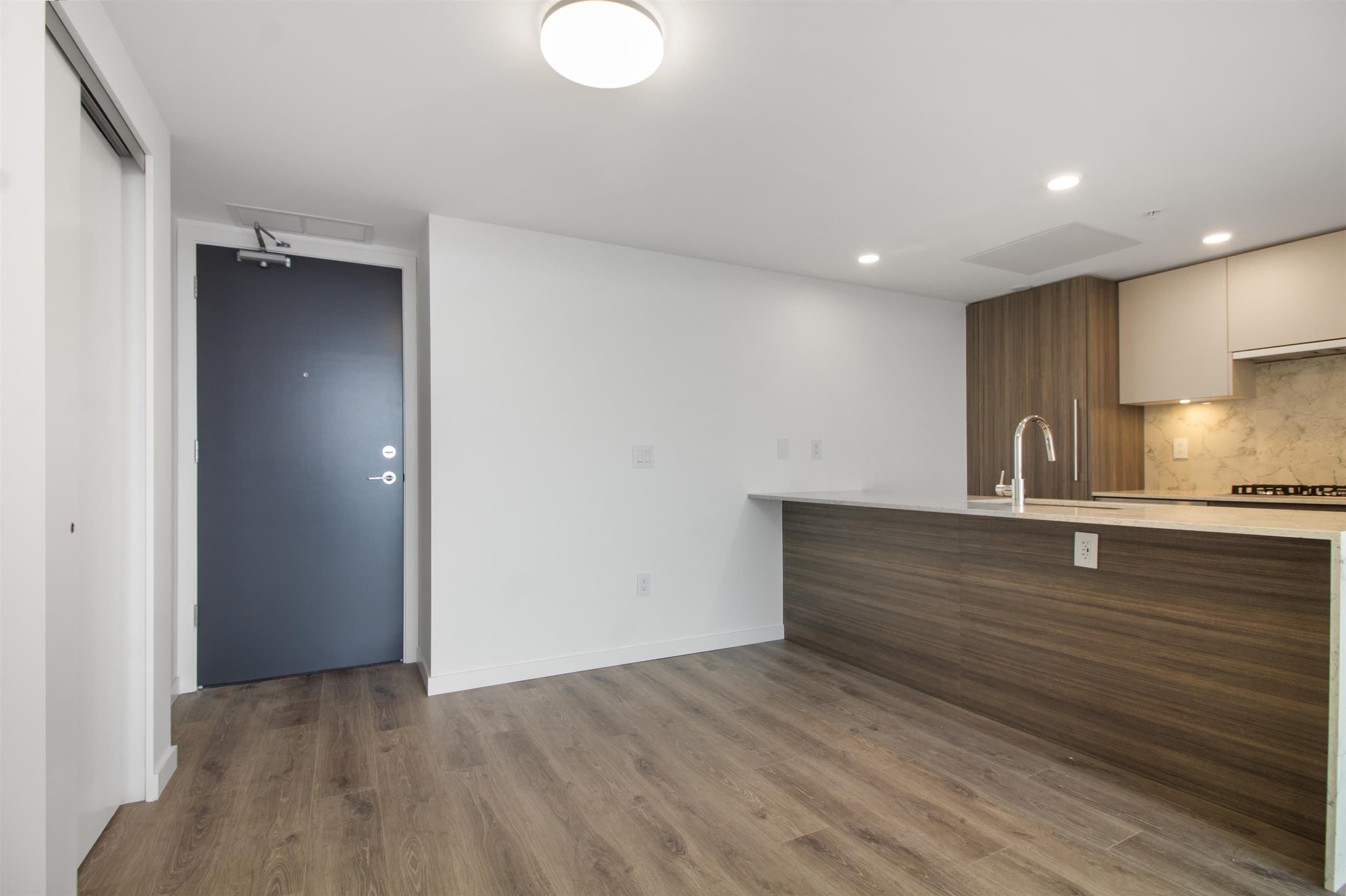 2502 - 10333 133 Street, Surrey, V3R 2H4 — photo 5