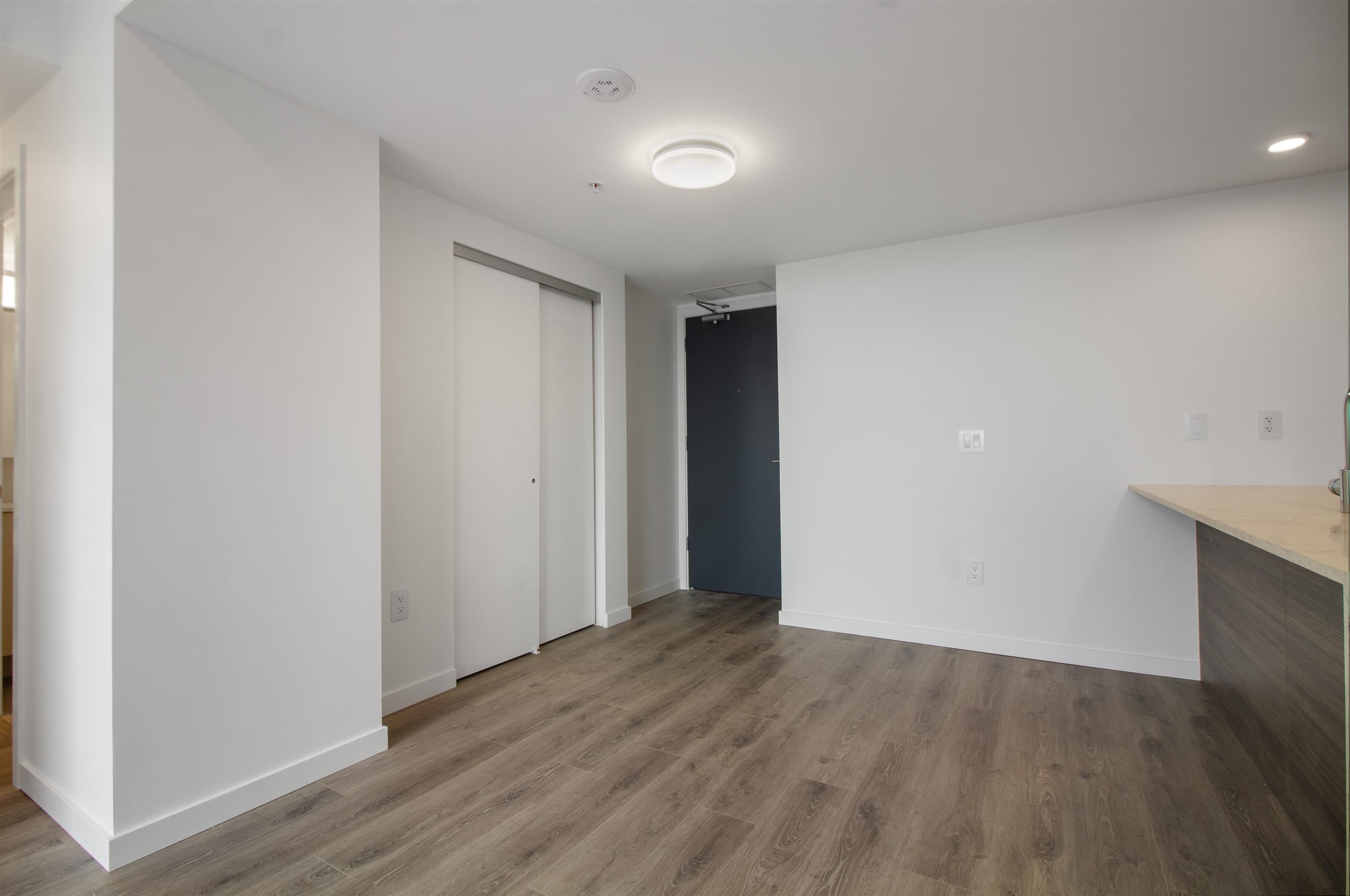 2502 - 10333 133 Street, Surrey, V3R 2H4 — photo 4