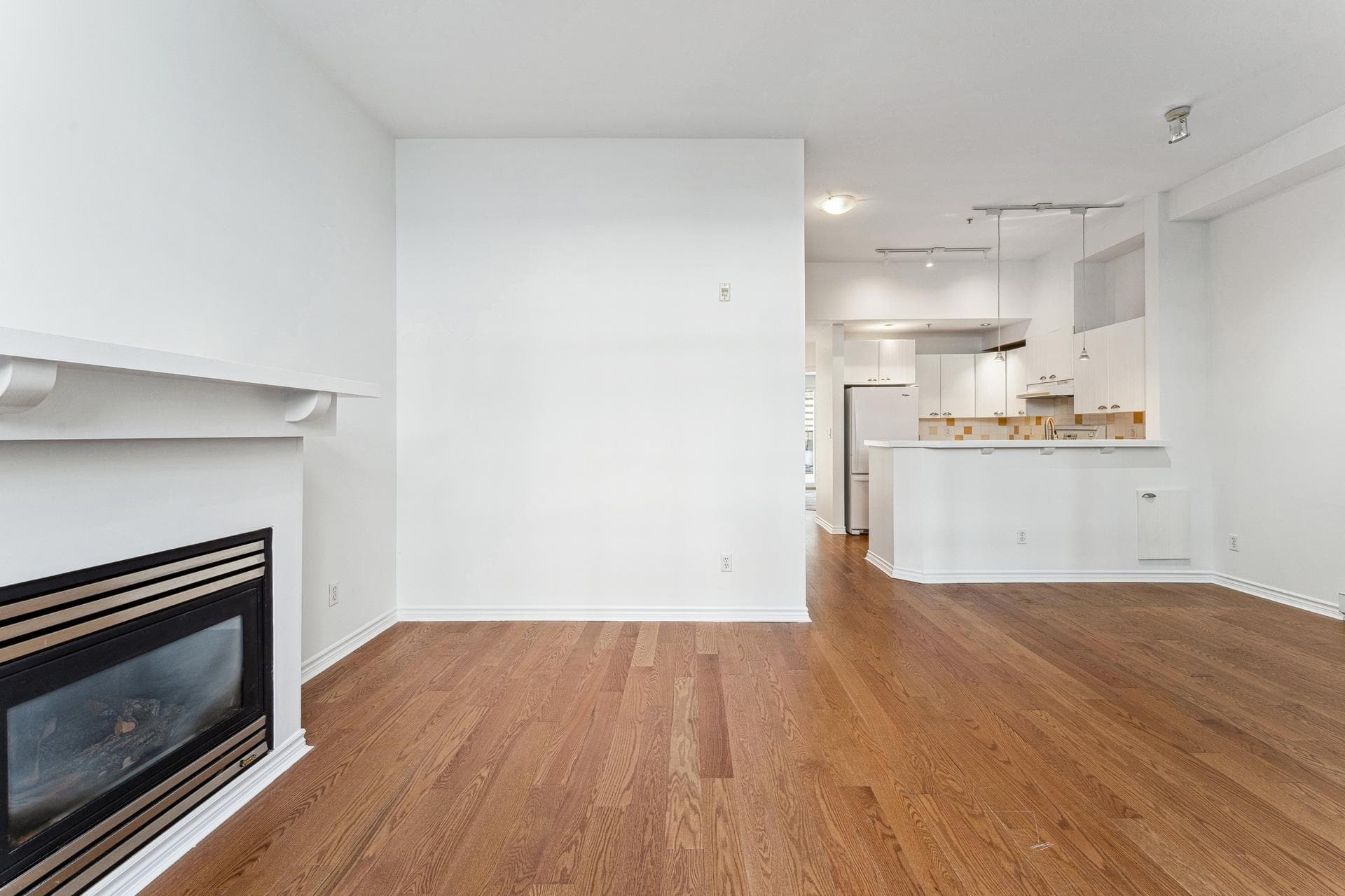 1 - 995 Lynn Valley Road, North Vancouver, V7J 1Z6 — photo 4