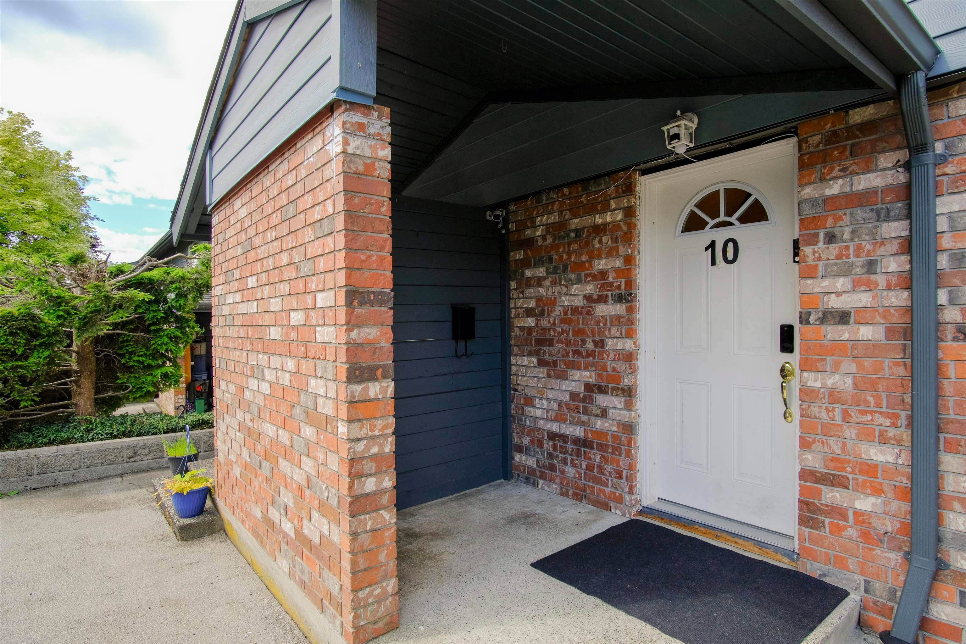10 - 10736 Guildford Drive, Surrey, V3R 1W6 — photo 2