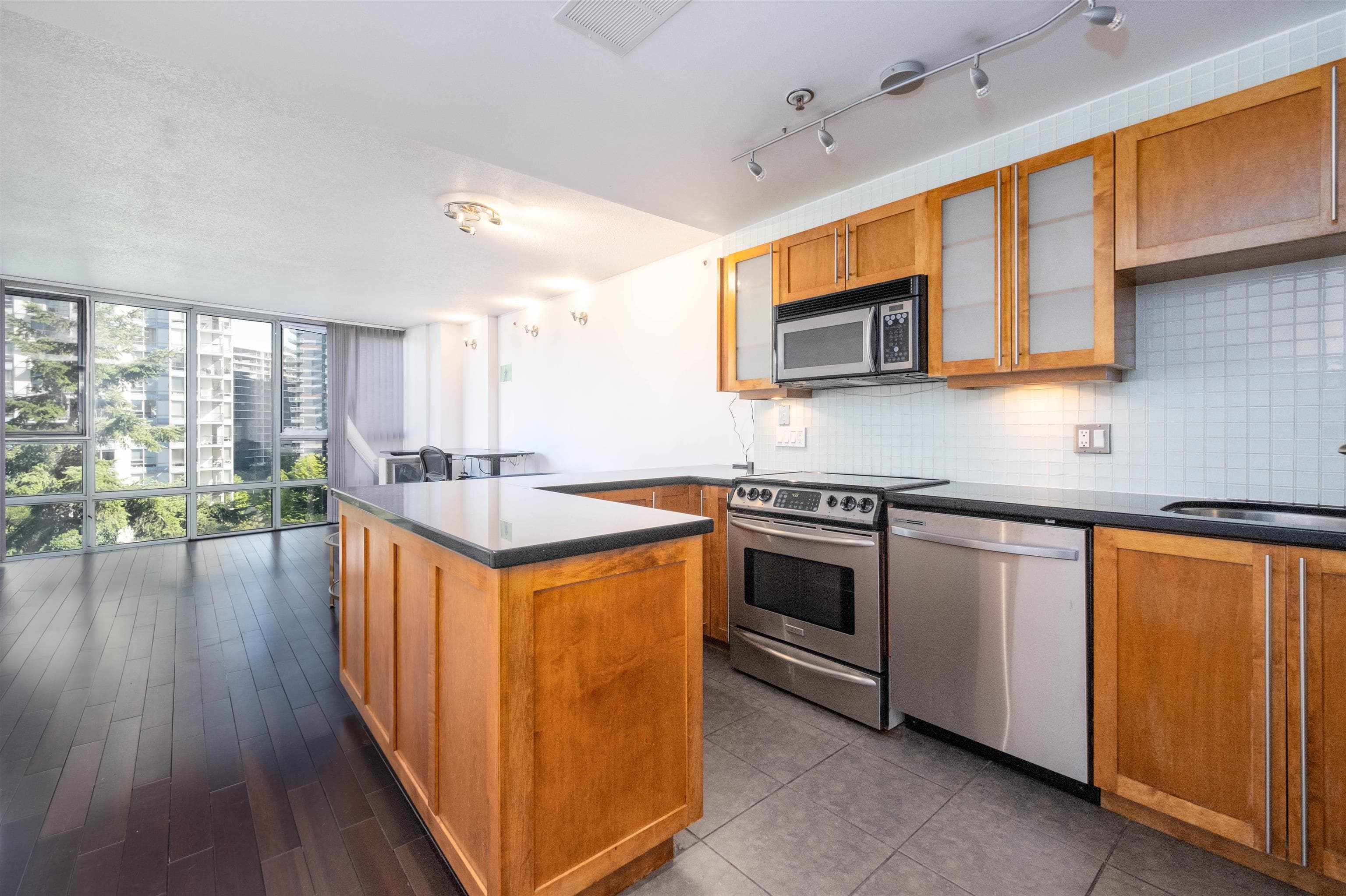 801 - 930 Cambie Street, Vancouver, V6B 5X6 — photo 2