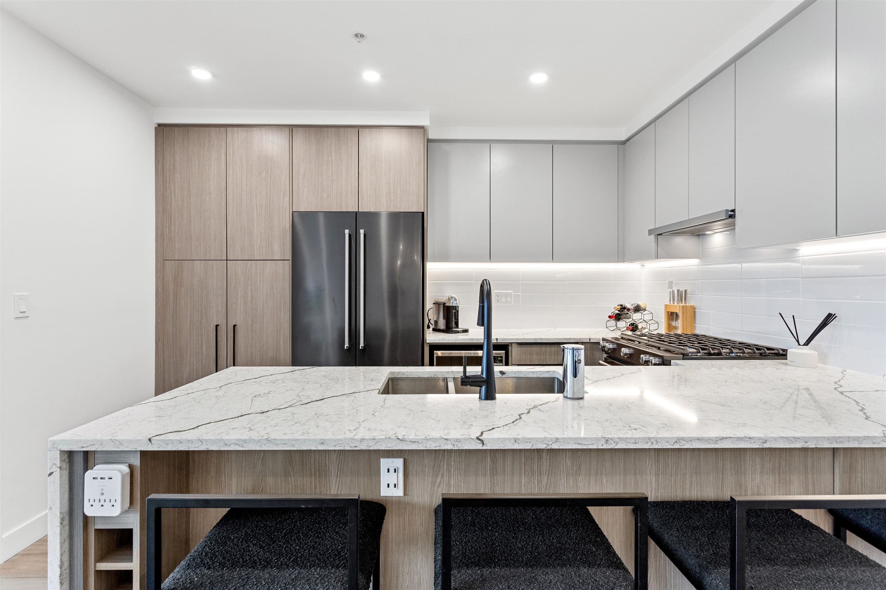 201 - 2408 Grant Street, Vancouver, V5K 3G4 — photo 4