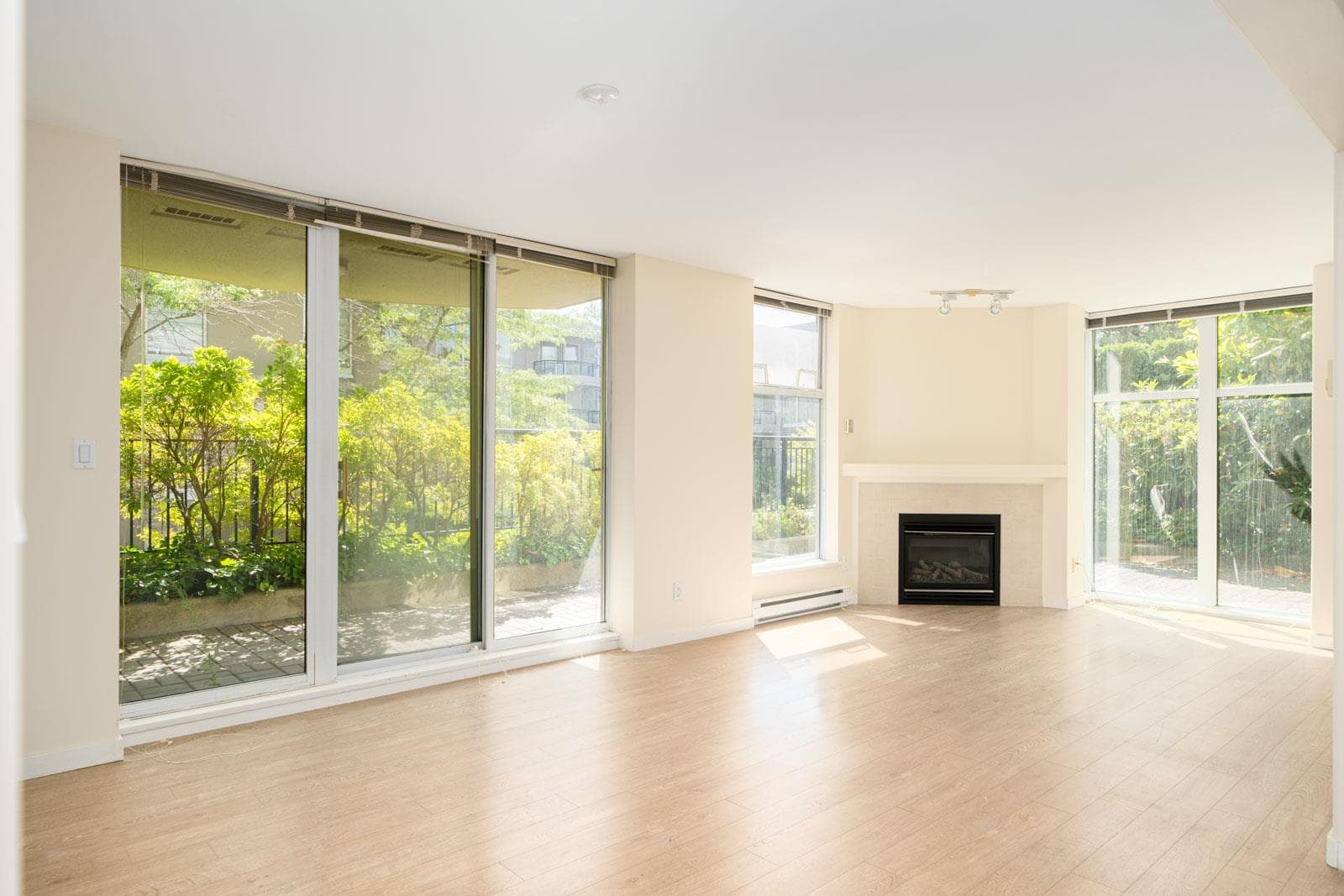 403 - 8460 Granville Avenue, Richmond, V6Y 1P6 — photo 1
