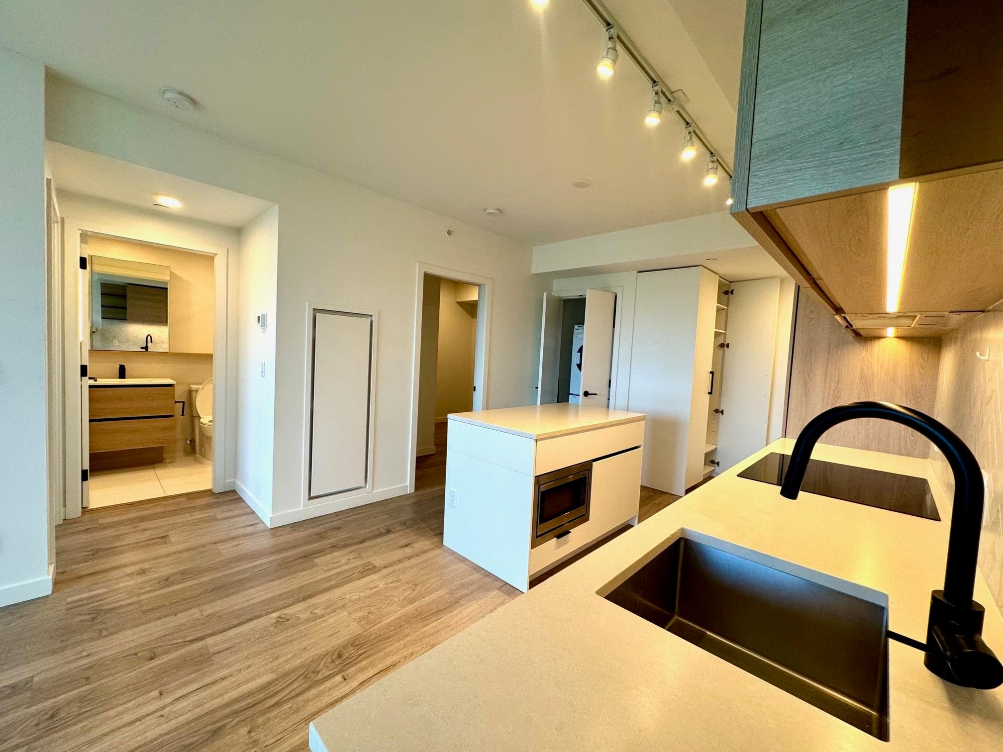 612 - 10448 University Drive, Surrey, V3T 0S7 — photo 4