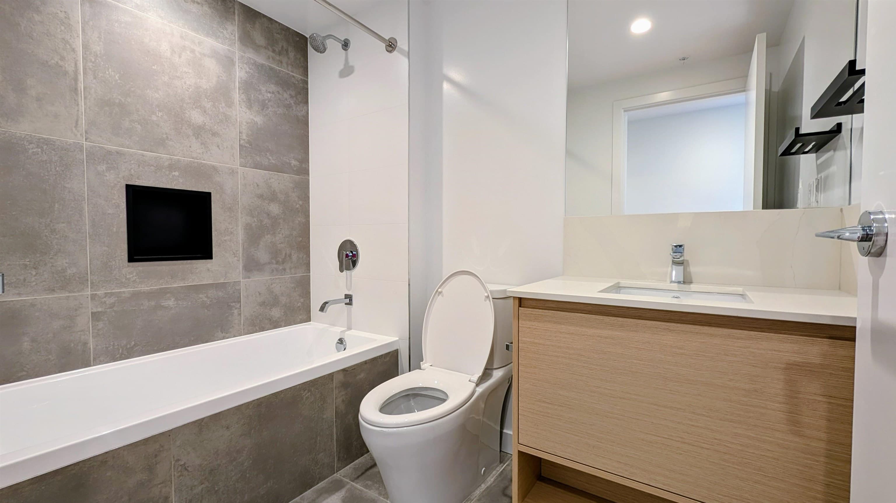 4107 - 13745 George Junction, Surrey, V3T 4Y3 — photo 5
