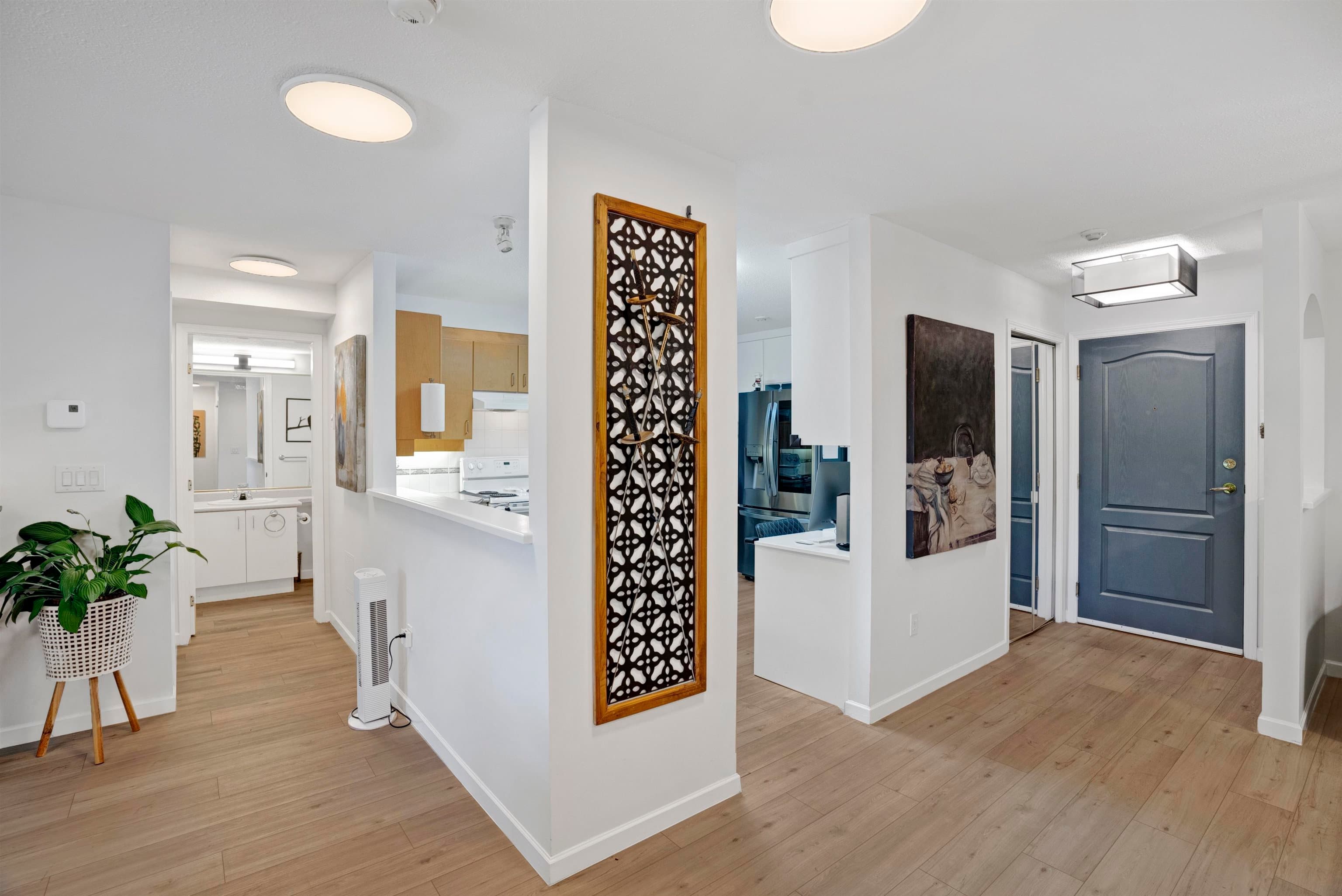 204 - 15298 20 Avenue, Surrey, V4A 2A3 — photo 1