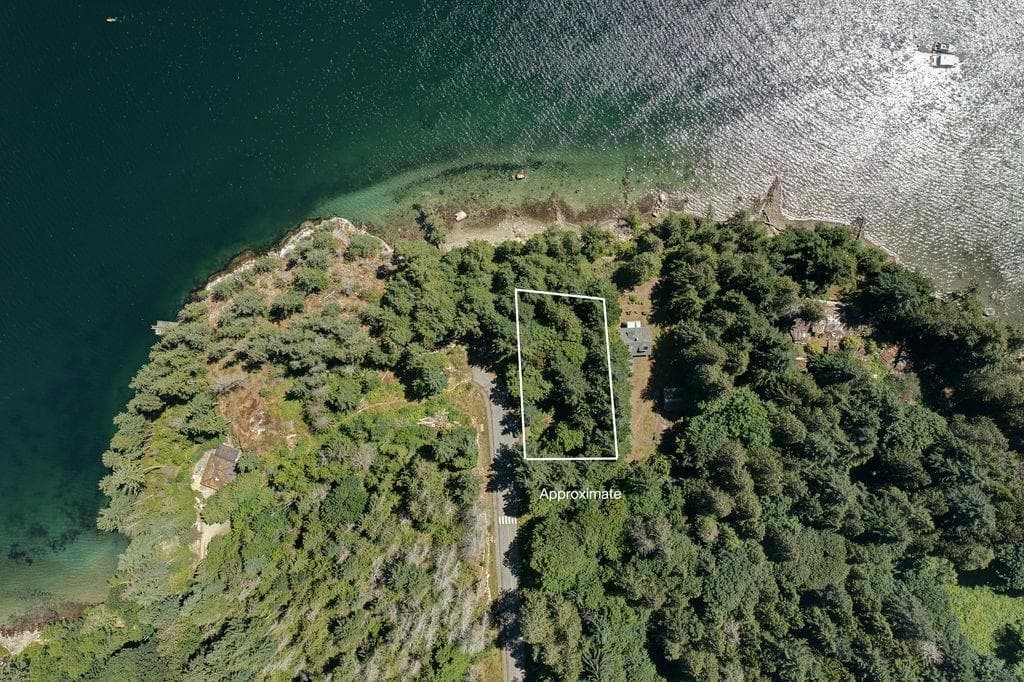 6051 Kingfisher Avenue, Sechelt