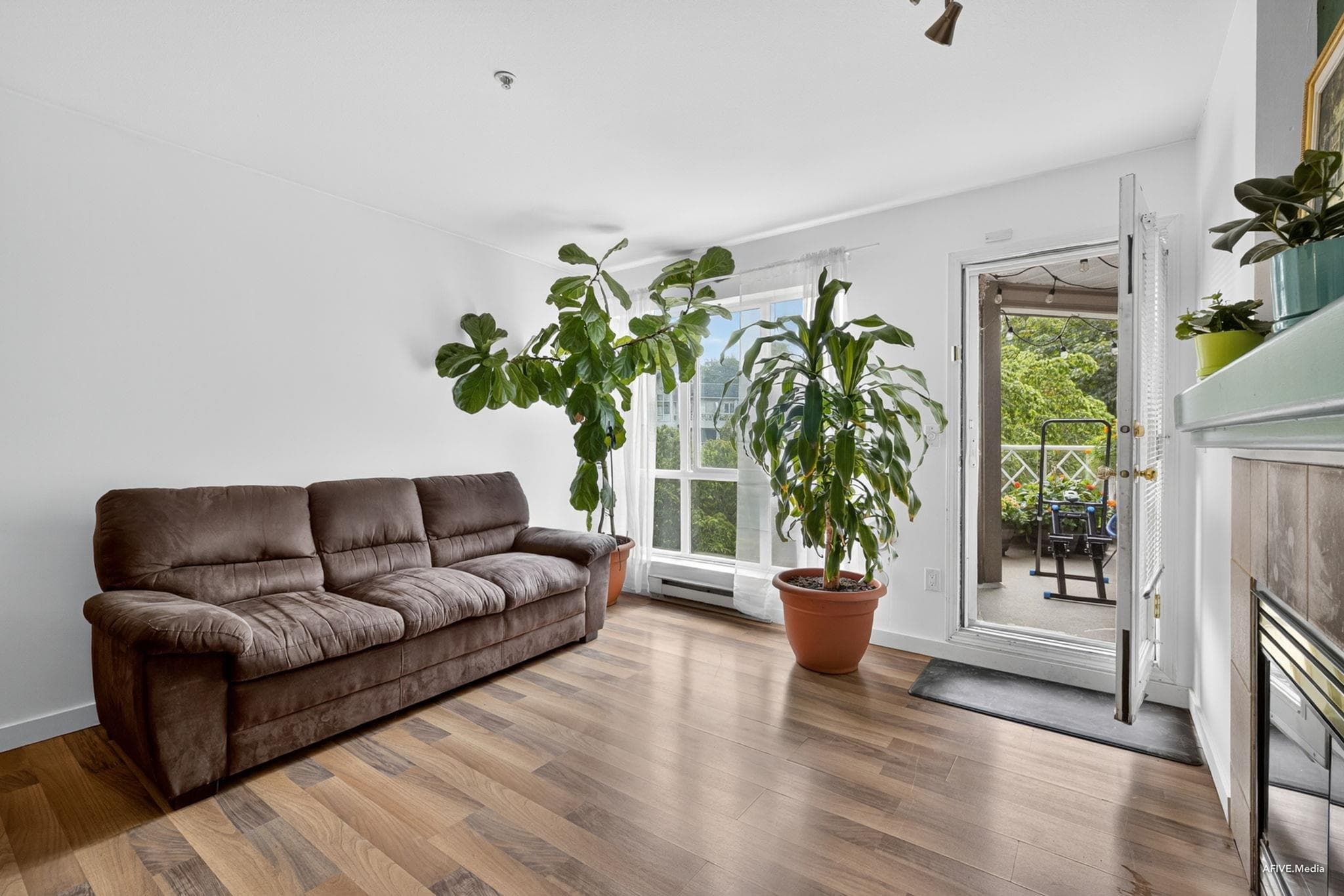 329 - 9979 140 Street, Surrey, V3T 5W2 — photo 4