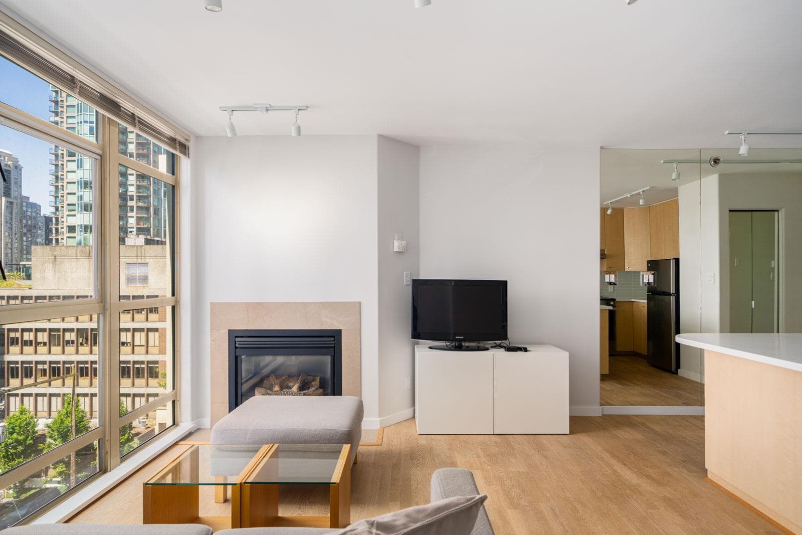 705 - 819 Hamilton Street, Vancouver, V6B 6M2 — photo 3
