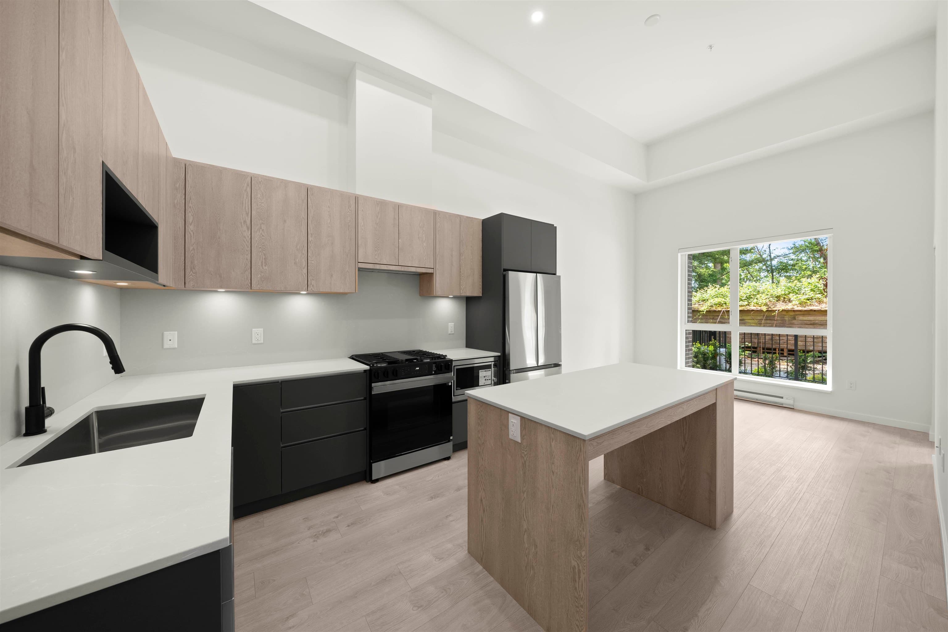 105 - 6585 195a Street, Surrey, V4N 6Y9 — photo 2