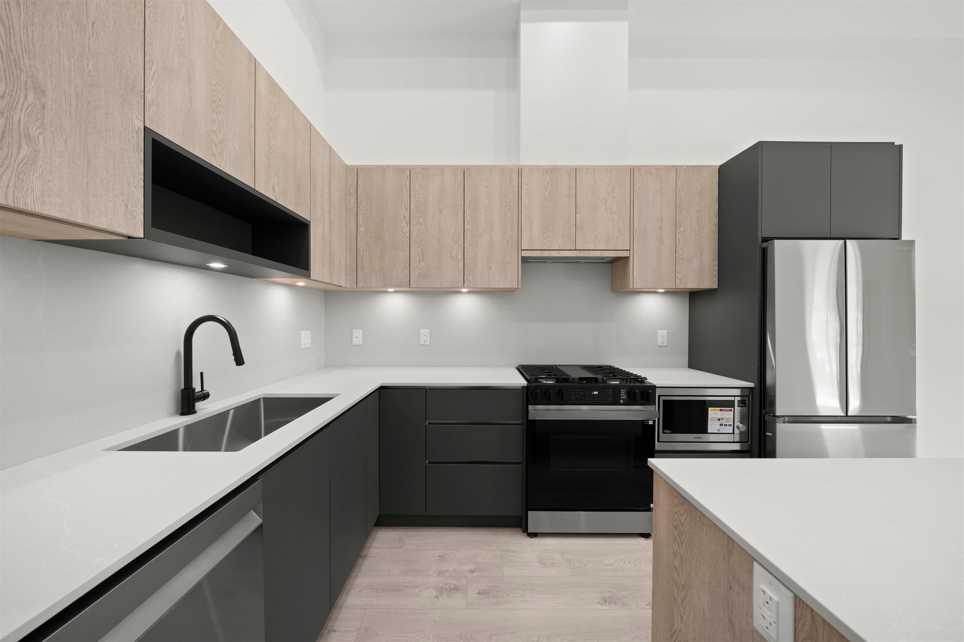 105 - 6585 195a Street, Surrey, V4N 6Y9 — photo 5