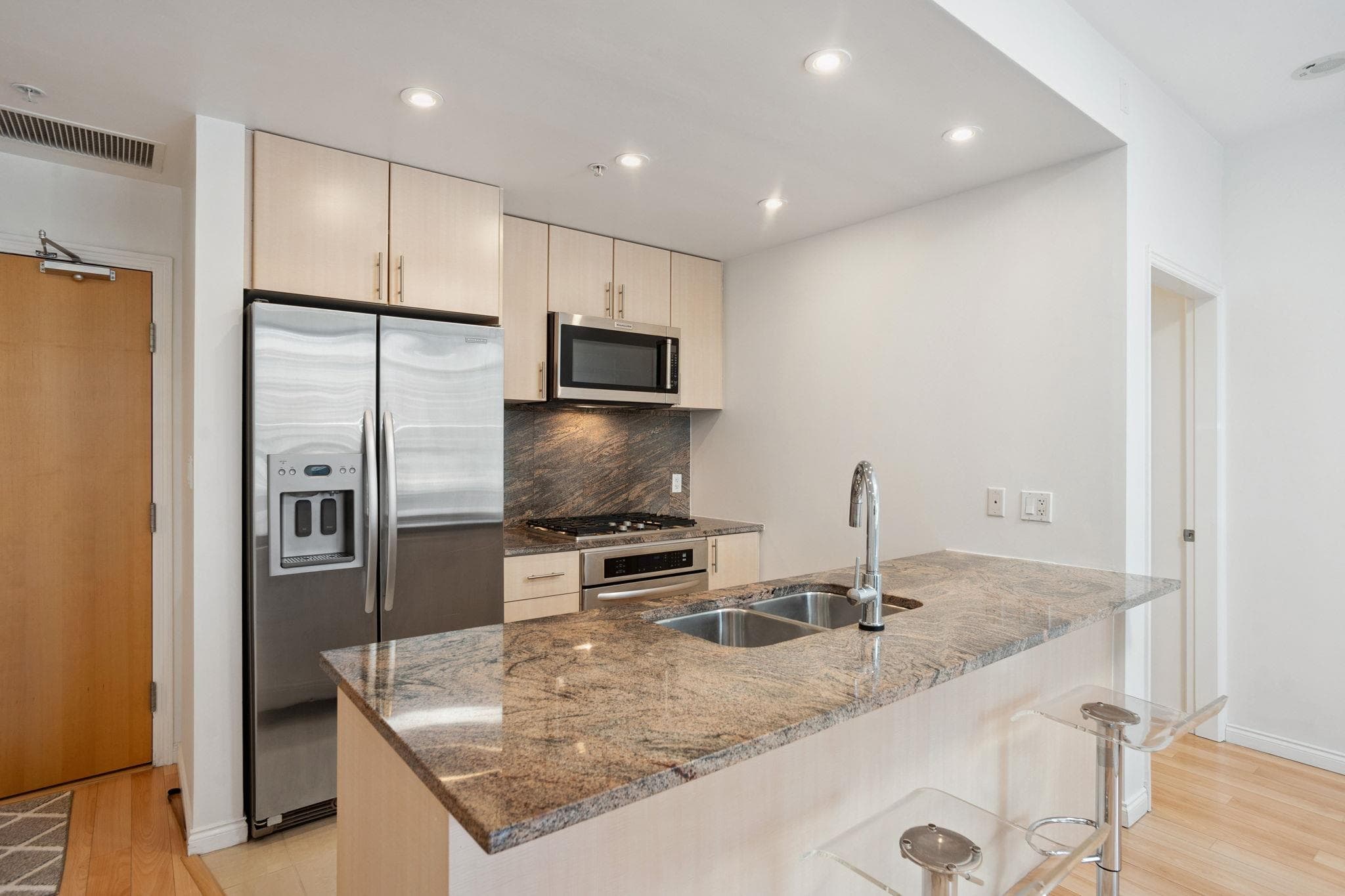 807 - 1211 Melville Street, Vancouver, V6E 0A7 — photo 2