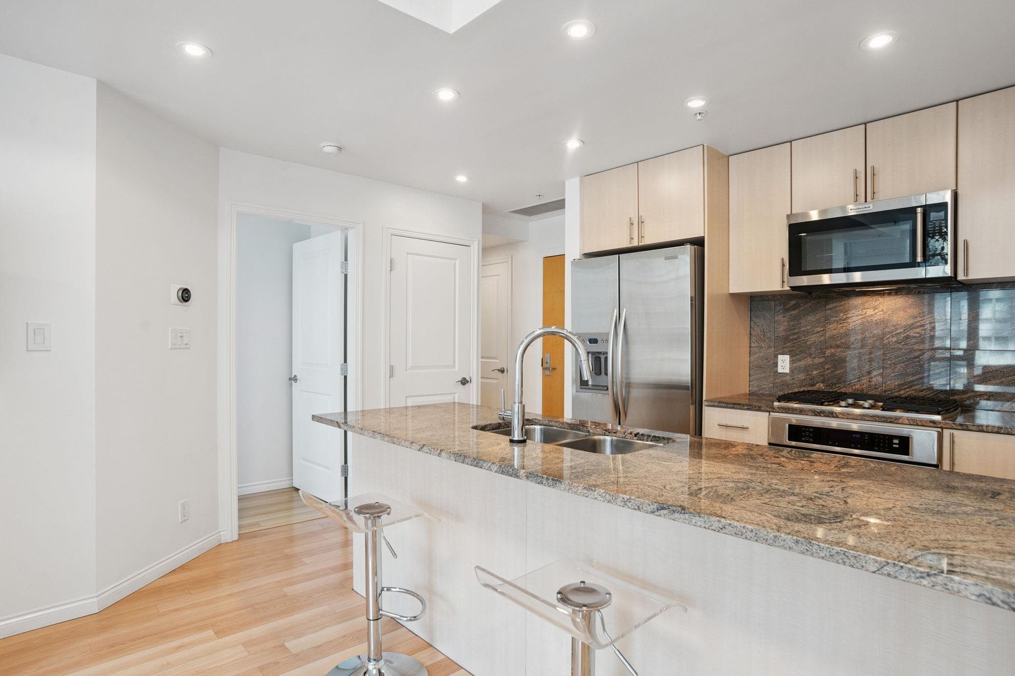 807 - 1211 Melville Street, Vancouver, V6E 0A7 — photo 3