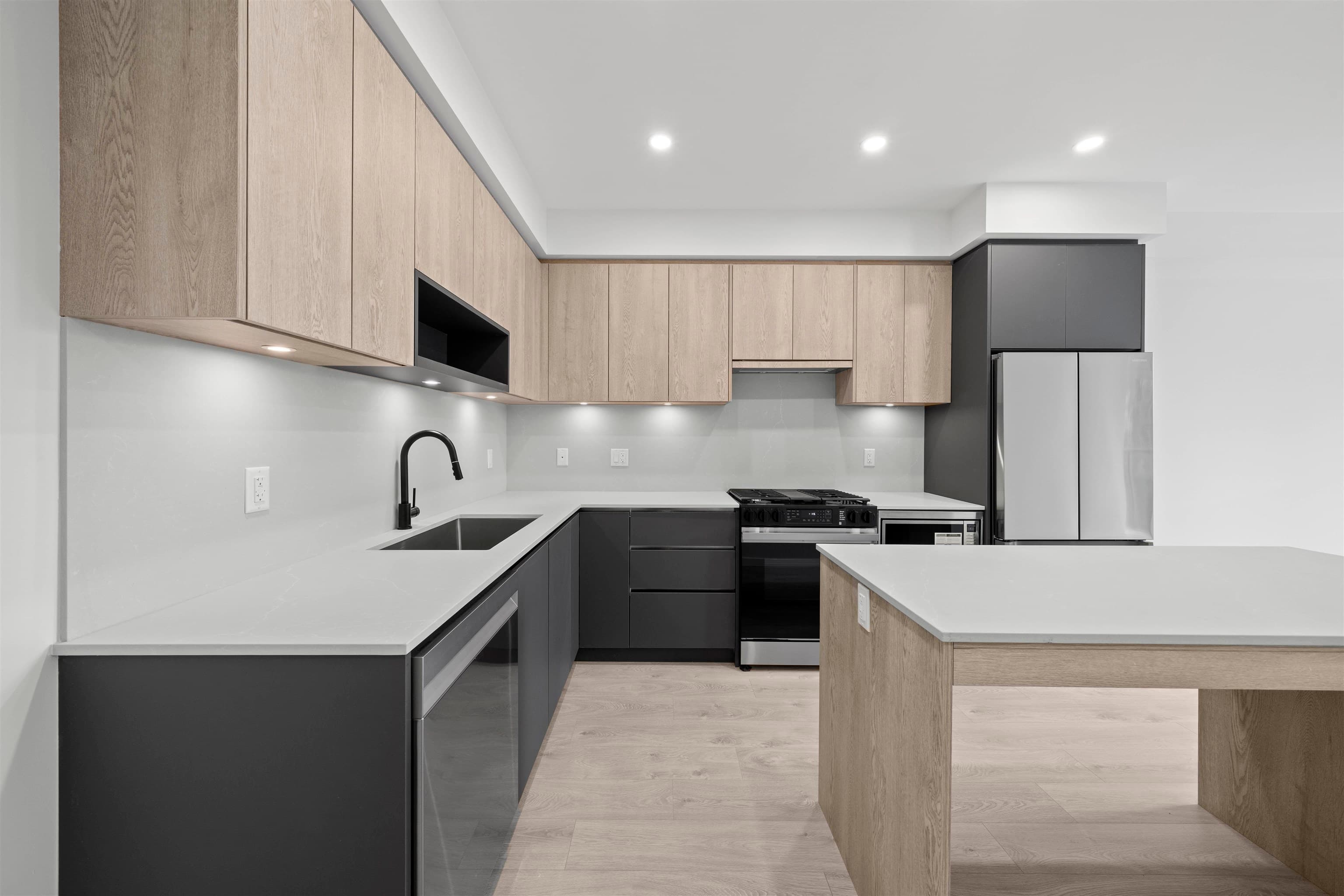 206 - 6585 195a Street, Surrey, V4N 6Y9 — photo 3