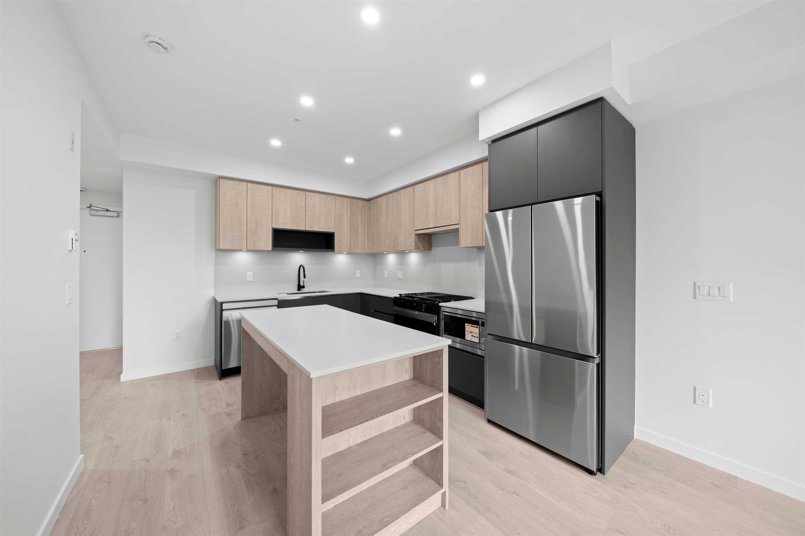 206 - 6585 195a Street, Surrey, V4N 6Y9 — photo 5