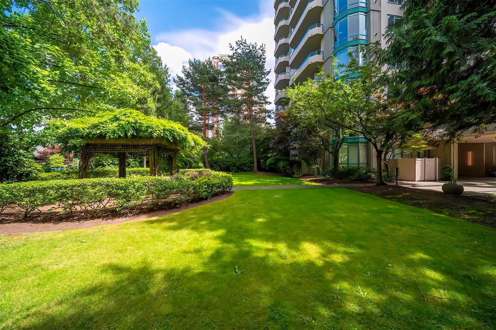 804 - 4603 Hazel Street, Burnaby, V5H 4N1 — photo 4