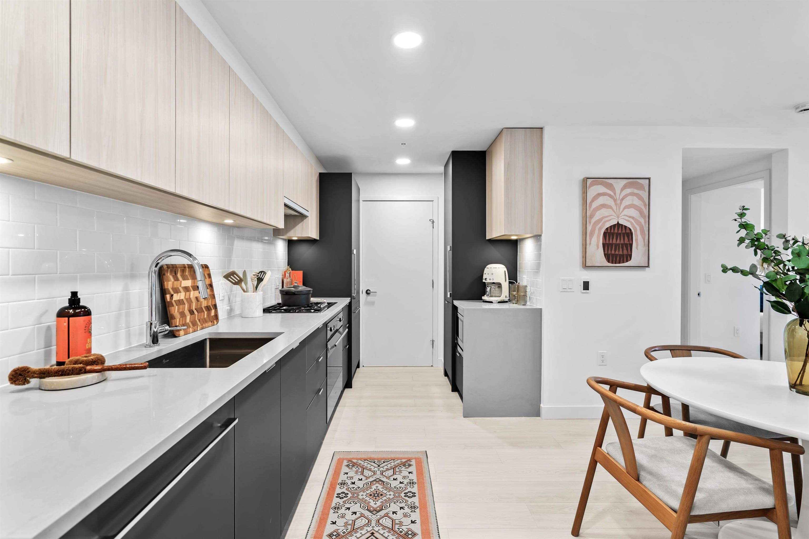 203 - 2419 Grant Street, Vancouver, V0V 0V0 — photo 4