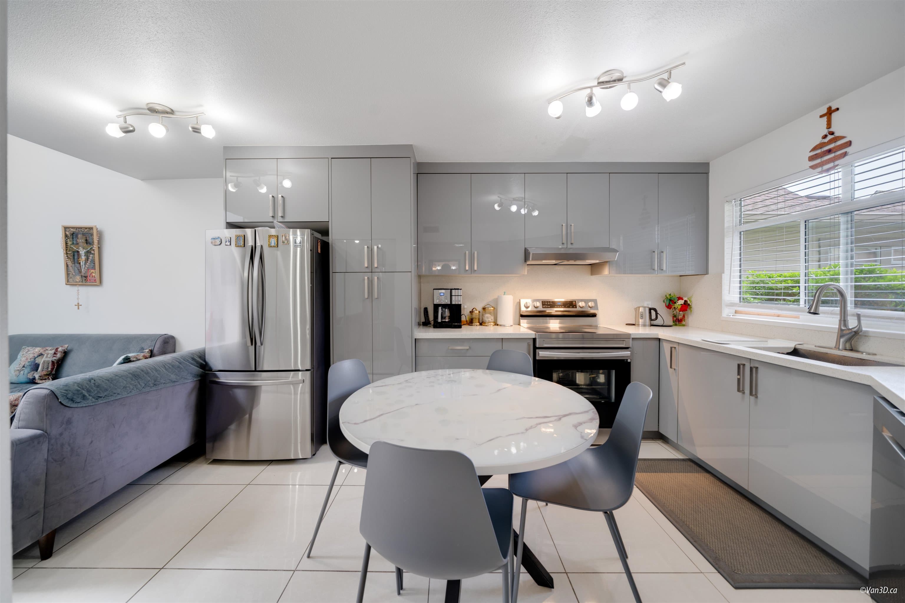 32 - 10238 155a Street, Surrey, V3R 0V8 — photo 2