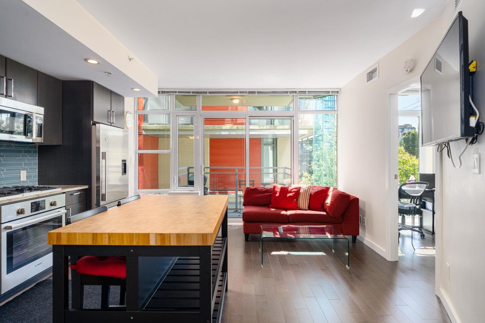 210 - 88 W 1st Avenue, Vancouver, V5Y 3K8 — photo 2