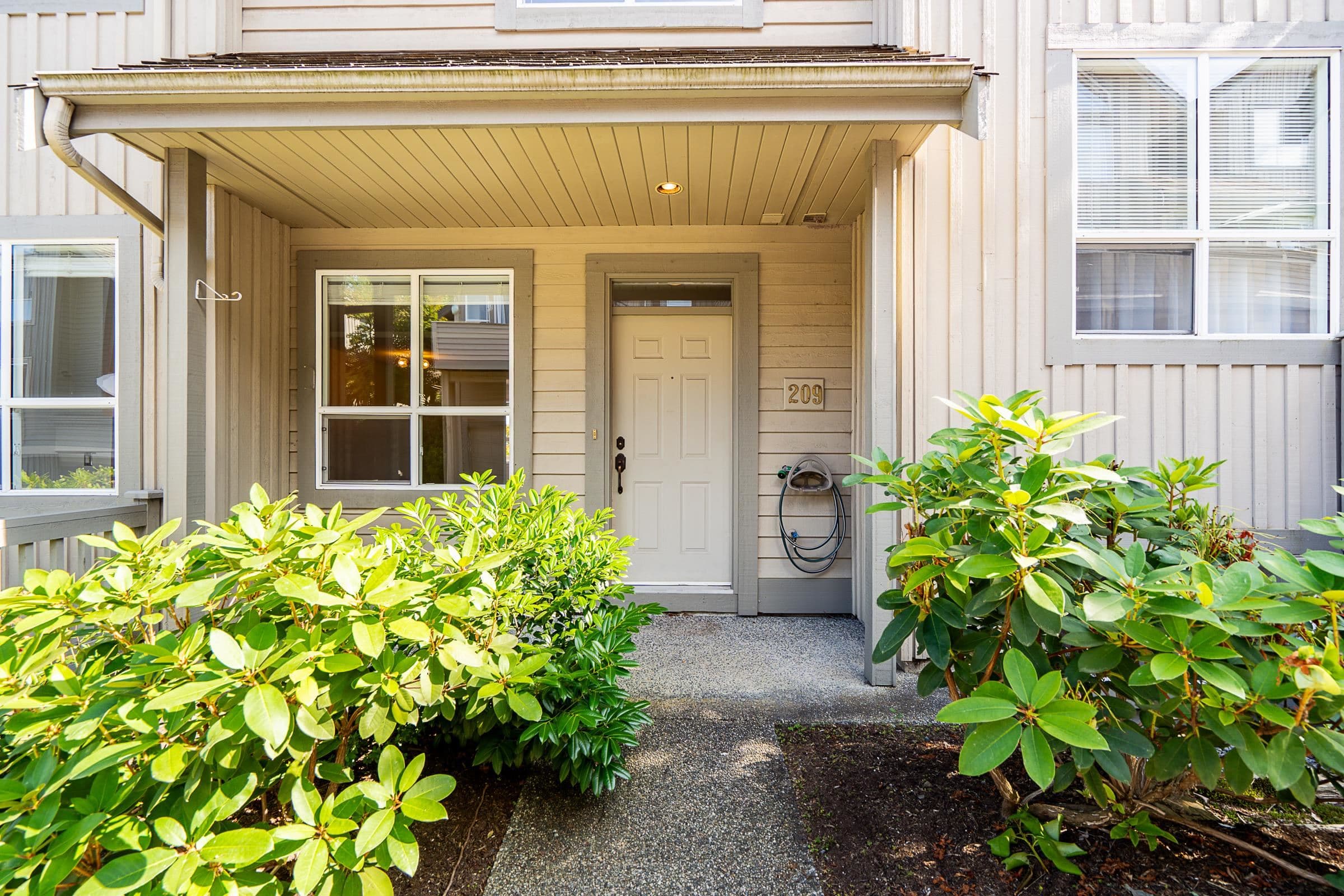 209 - 1465 Parkway Boulevard, Coquitlam, V3E 3E6 — photo 2
